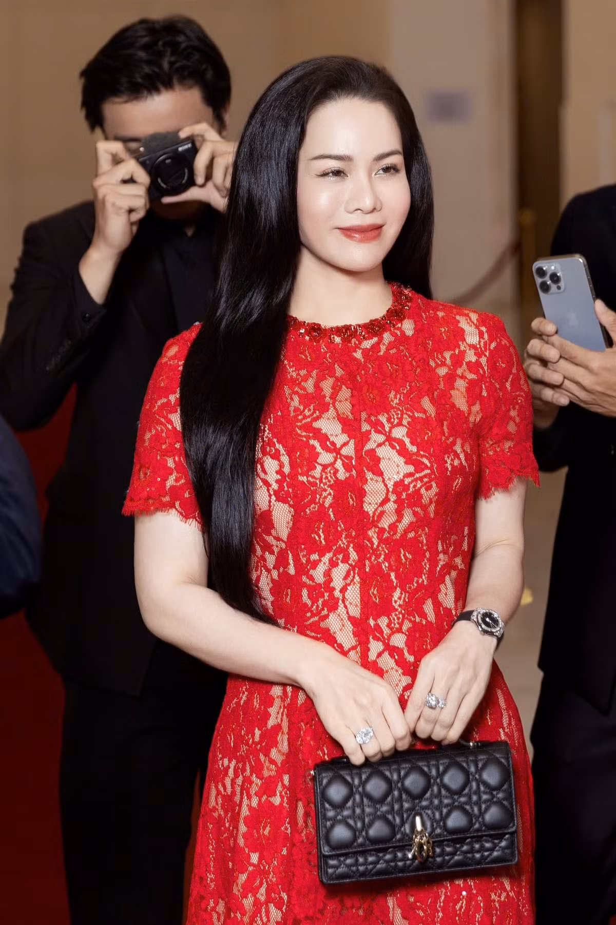 Sau 2 tháng sinh, Nhật Kim Anh đã gần lấy lại vóc dáng trước khi sinh. Diễn viên cũng cho biết cô giảm 18 kg so với thời điểm mang thai.
