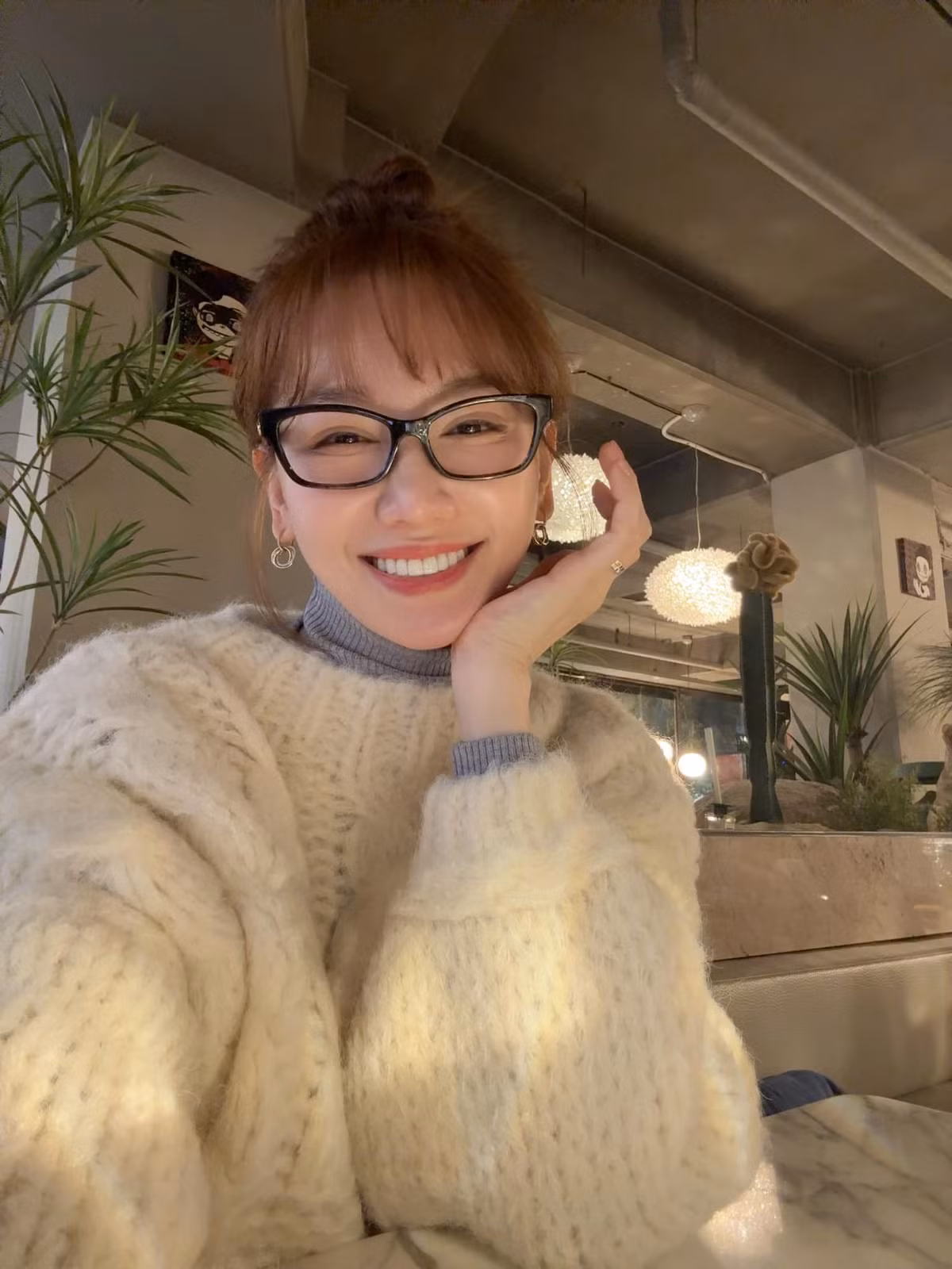 Thời điểm mới vào nghề, Hari Won được không được đánh giá cao về ngoại hình và gu thời trang khi sở hữu hình thể có phần tròn trịa, bên cạnh đó cũng gây dựng hình tượng trong sáng với phong cách ăn mặc kín đáo, ít hở hang. Ảnh: FB Hariwon