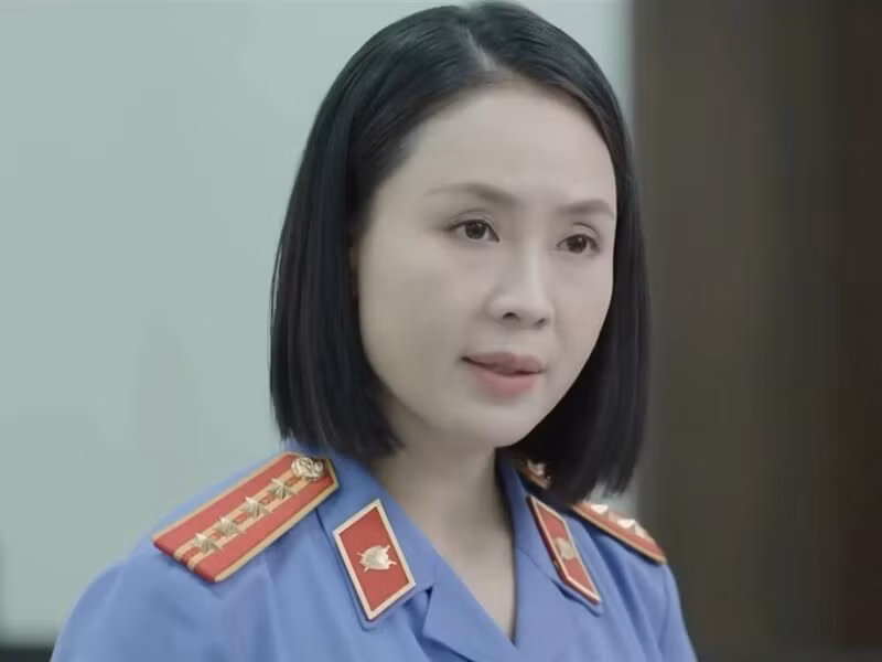 Đây là lần hiếm hoi Hồng Diễm thử sức với vai diễn nặng về chính luận, khác hẳn hình tượng dịu dàng, hiền lành mà cô từng thể hiện trong các bộ phim như Hoa hồng trên ngực trái, Hướng dương ngược nắng hay Hành trình công lý.