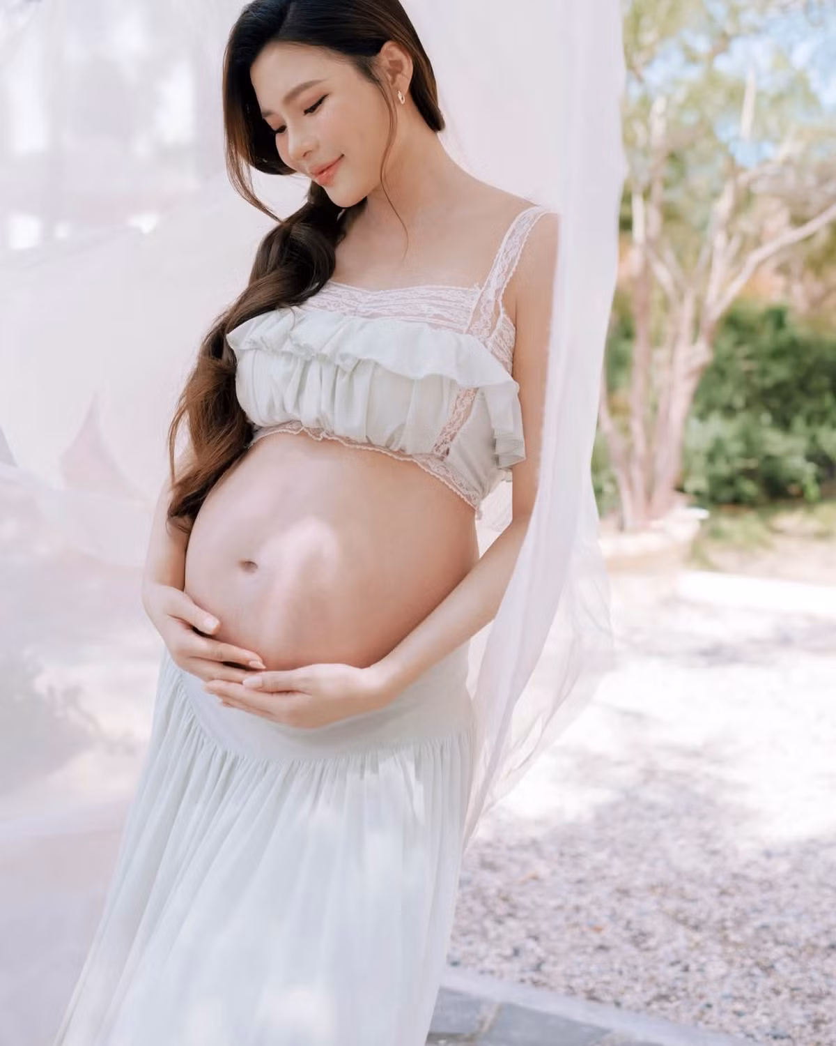 Ở thời điểm hiện tại, Thúy Diễm đã ngừng công việc để tập trung dưỡng thai. Nữ diễn viên dành nhiều thời gian hơn cho bản thân, ông xã Lương Thế Thành và con trai đầu lòng, chuẩn bị cho sự xuất hiện của thành viên mới.