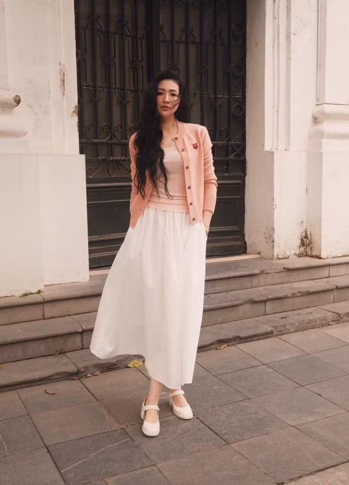 Dương Tú Anh từ lâu đã được đánh giá cao về nhan sắc nền nã, thanh lịch.