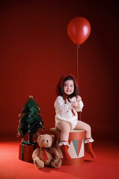 Con gái Khánh Thi - Phan Hiển đáng yêu trong bộ ảnh Giáng sinh. Ảnh: FB Khanh Thi Phan Hien