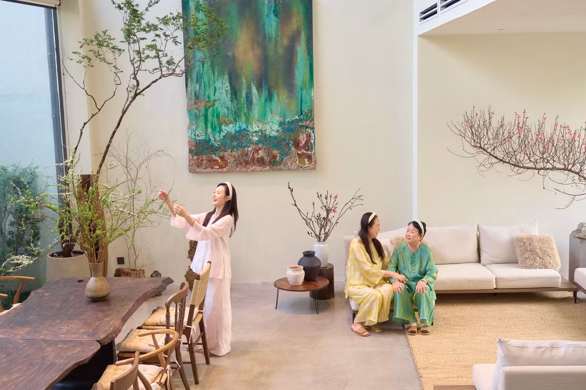 Diễn viên Midu khoe không gian biệt thự ngập hoa đào, mộc lan, tuyết mai, hoàn tất việc trang hoàng nhà cửa sẵn sàng đón Tết. Ảnh: FB Đặng Thị Mỹ Dung