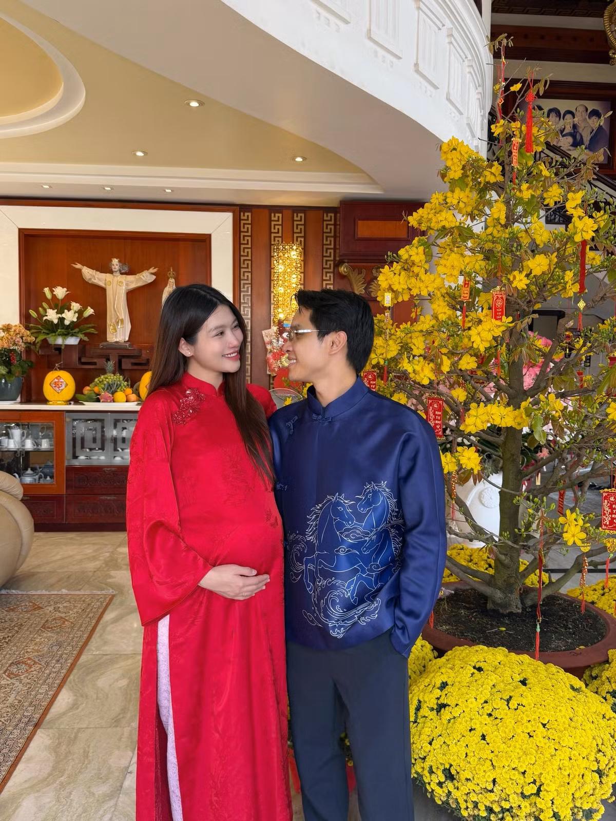 Trên các nền tảng mạng xã hội, khán giả liên tục để lại những bình luận khen ngợi. Không ít người bày tỏ sự ngưỡng mộ trước cách Quỳnh Châu giữ gìn sức khỏe và tinh thần lạc quan trong suốt hành trình mang bầu.