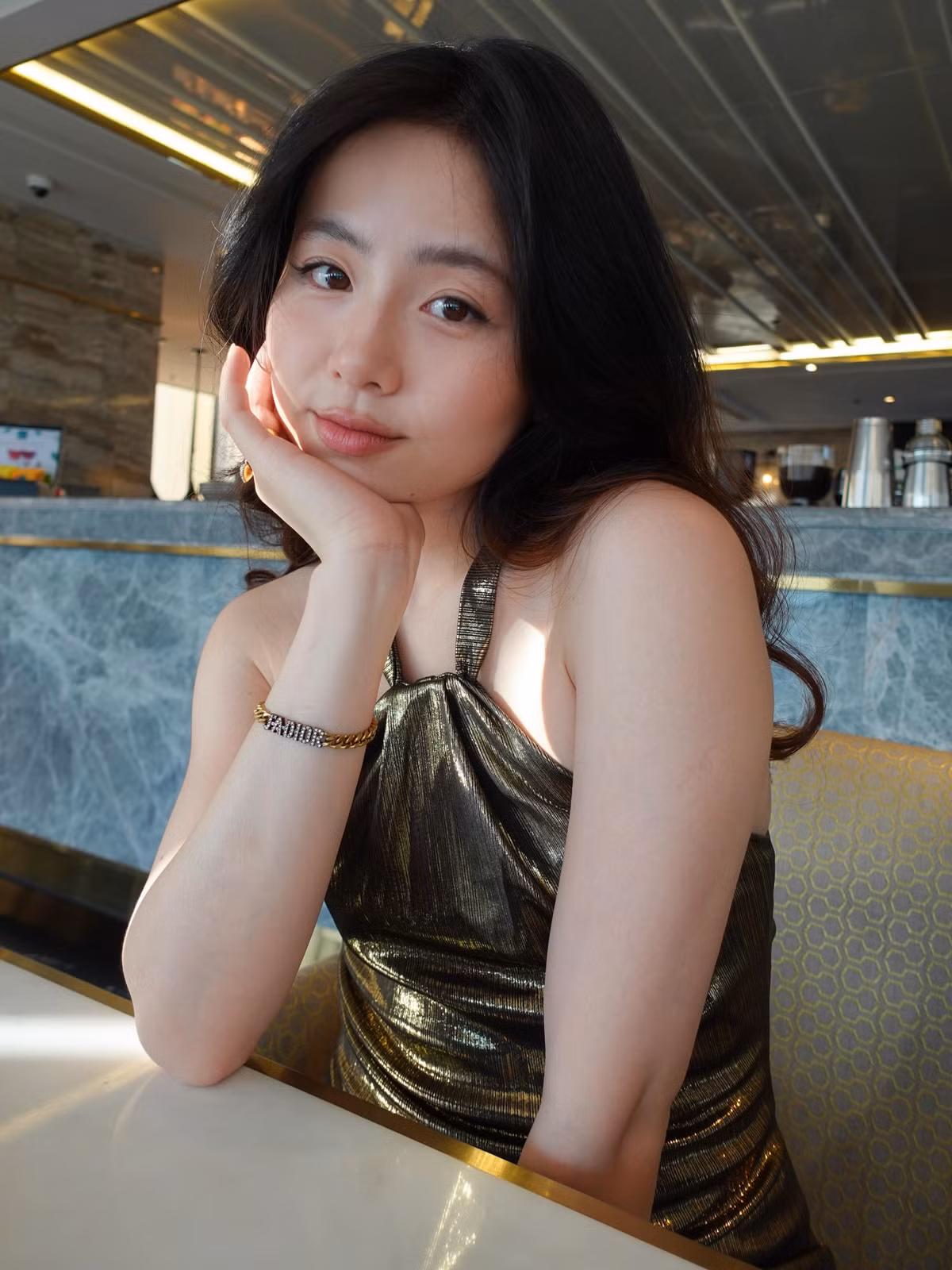 Nam Thương tên đầy đủ Nguyễn Nam Thương, sinh năm 1995. Cô từng được truyền thông gọi là “cô gái mặt vuông xinh nhất làng hot girl Việt” nhờ nét mặt bầu bĩnh và khác với chuẩn V-line từng thịnh hành.