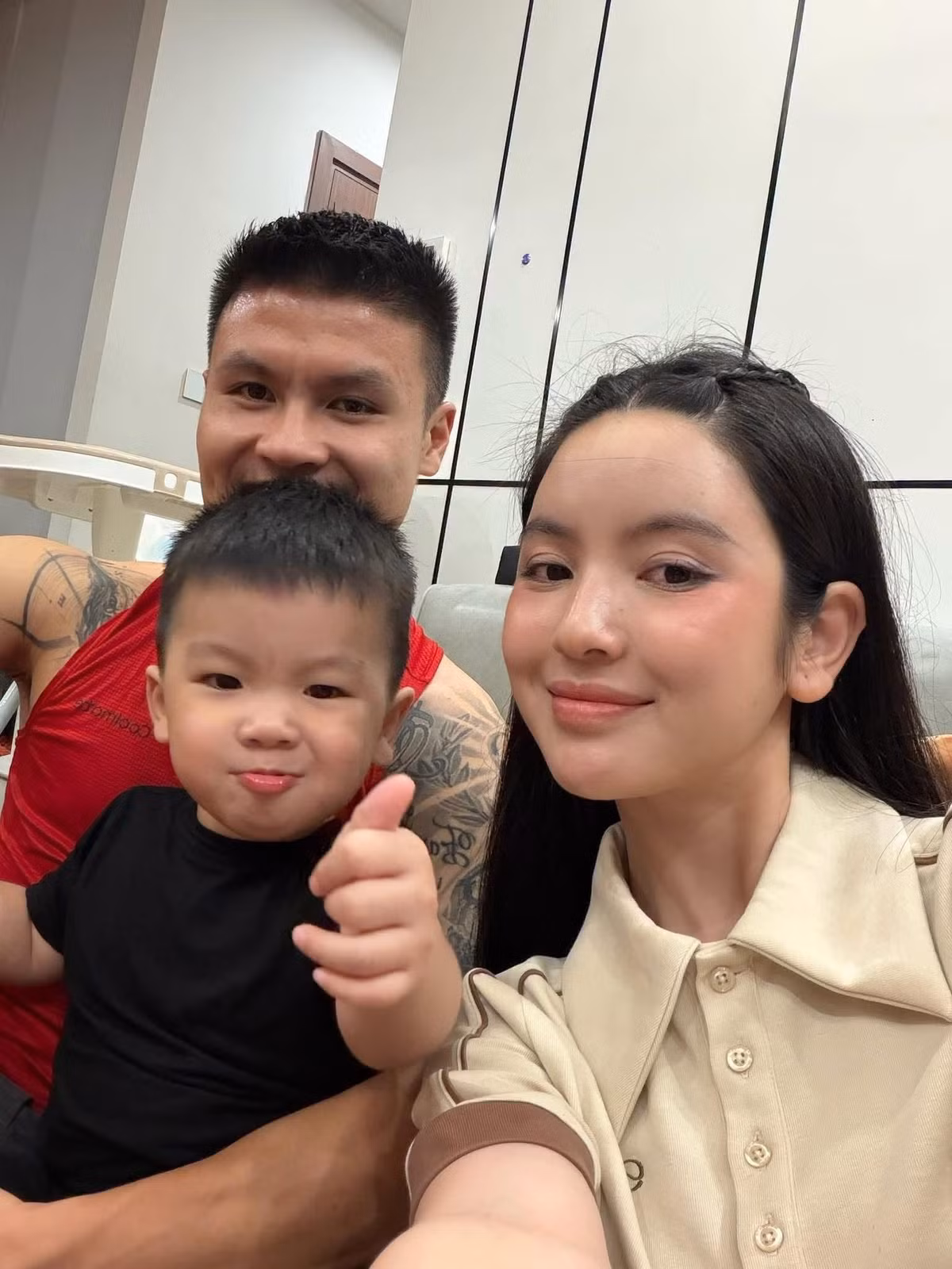 Bên cạnh công việc kinh doanh, Chu Thanh Huyền thường xuyên chia sẻ hình ảnh trong những chuyến du lịch cùng gia đình. Những khoảnh khắc đời thường cho thấy cô duy trì hình ảnh năng động, yêu thích trải nghiệm và dành sự quan tâm lớn cho thời trang, làm đẹp. Ảnh: FB Chu Thanh Huyền
