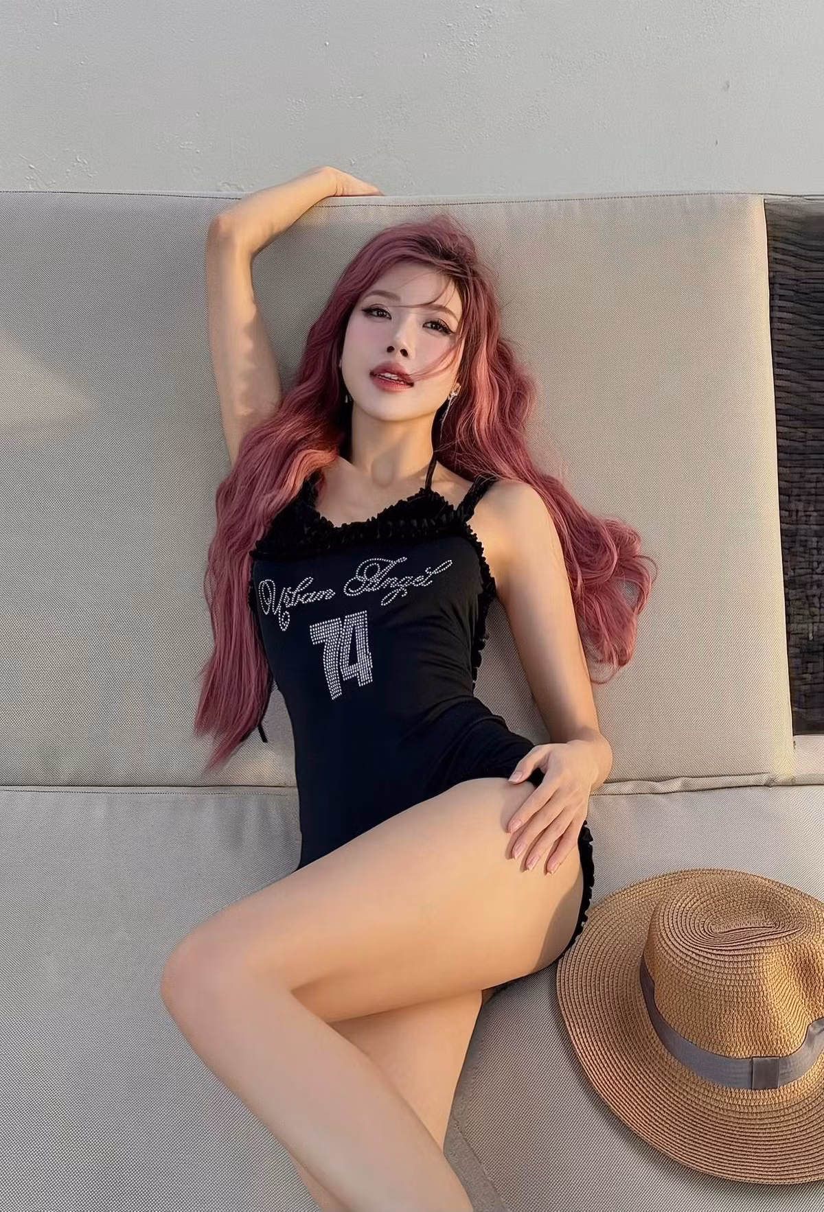 Bikini cũng là item mà Trang Pháp thường lựa chọn trong mỗi chuyến nghỉ mát.