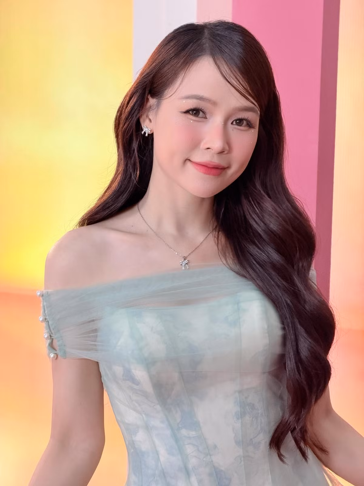 Sam nhanh chóng lấy lại vóc dáng thon gọn, làn da tươi tắn và phong cách thời trang ngày càng trẻ.