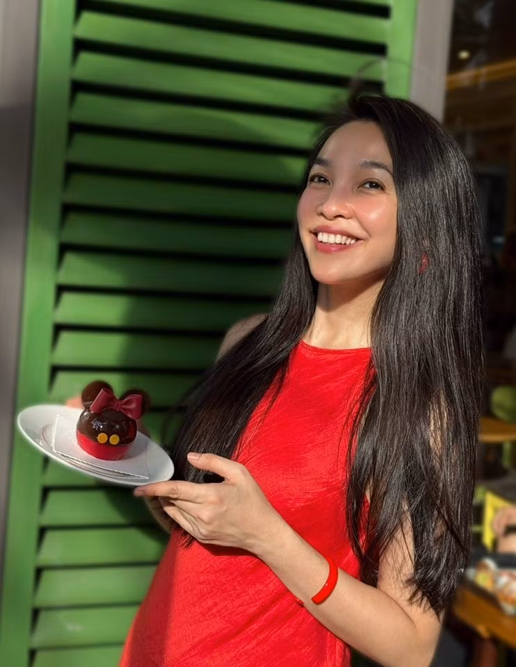 Cô chọn cuộc sống bình lặng, tránh xa ồn ào showbiz, dành thời gian cho con gái.