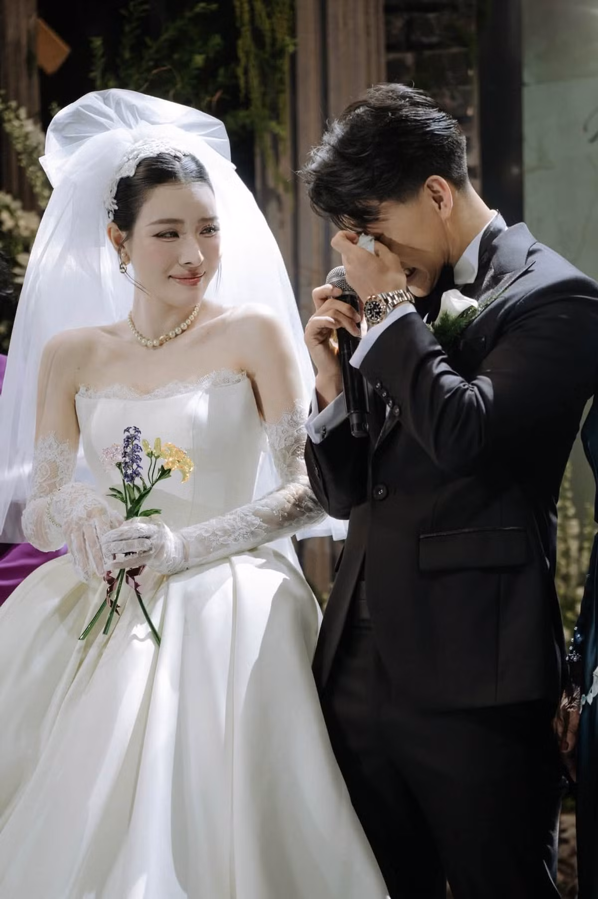 Cầu thủ Vũ Văn Thanh và hot girl Trần Bích Hạnh đã tổ chức lễ cưới trong năm 2026, trong đó tiệc cưới chính tại Hà Nội diễn ra vào tối 20/6.. Ảnh: FB Tran Bich Hanh