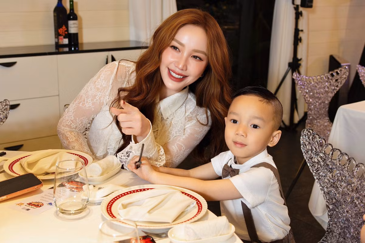 Bên cạnh đó, cuộc sống hôn nhân viên mãn cũng được xem là yếu tố giúp Bảo Thy ngày càng rạng rỡ.