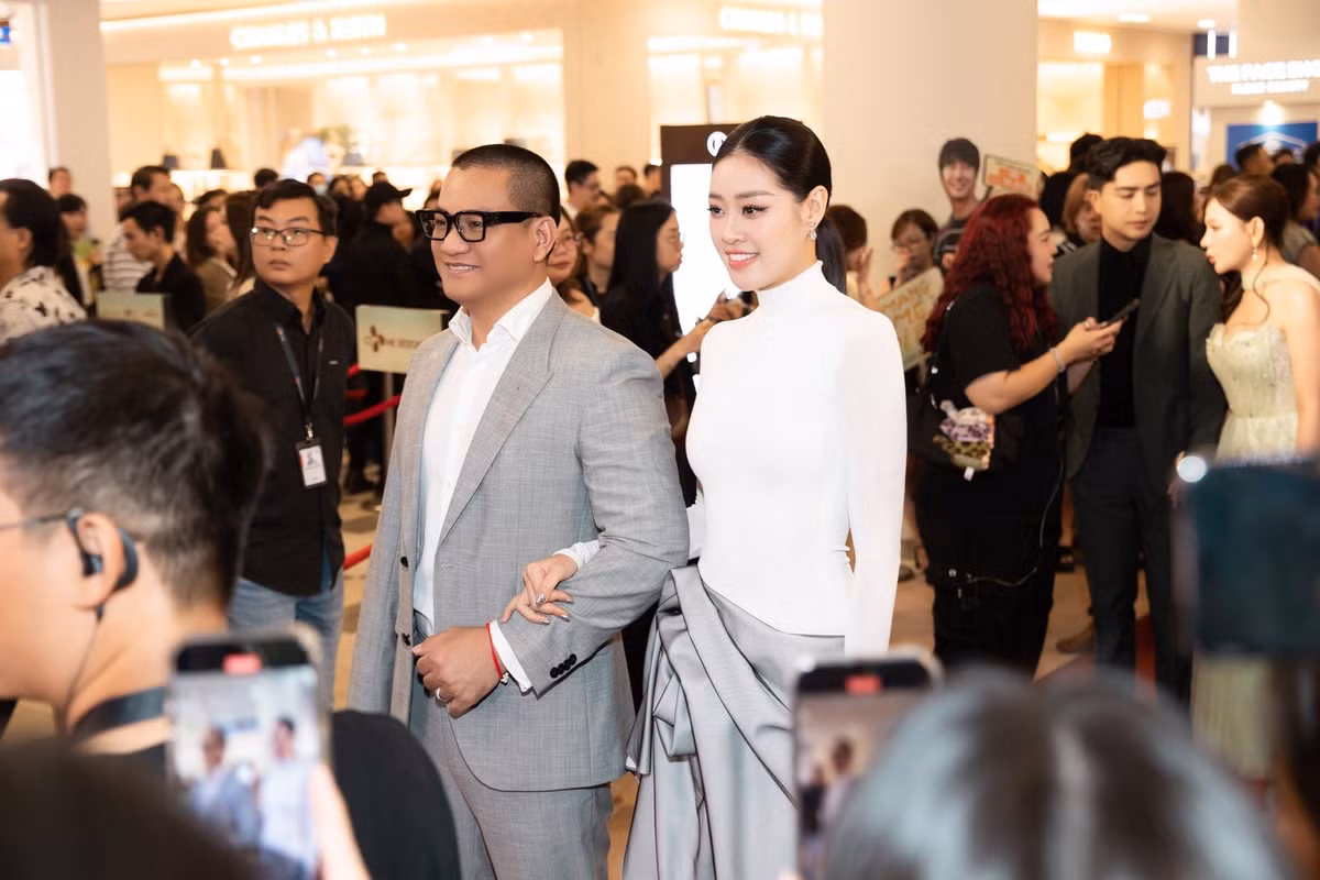 Dù chênh lệch tuổi tác khá lớn, cả hai vẫn được nhận xét là xứng đôi vừa lứa.