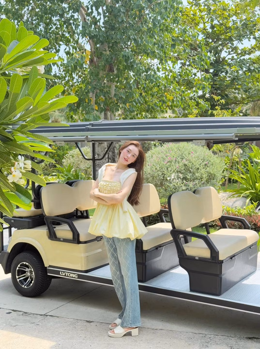 Á hậu Tường San như nàng thơ khi đi nghỉ dưỡng. Ảnh: FB Nguyễn Tường San