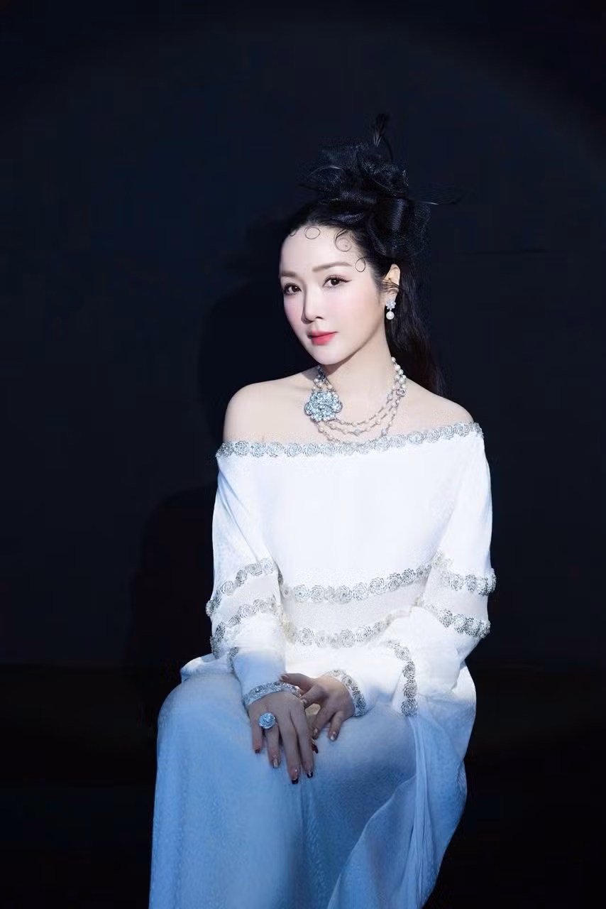 Hoa hậu Giáng My mặc đẹp kiêu sa tham dự sự kiện. Ảnh: FB Giang My Nguyen