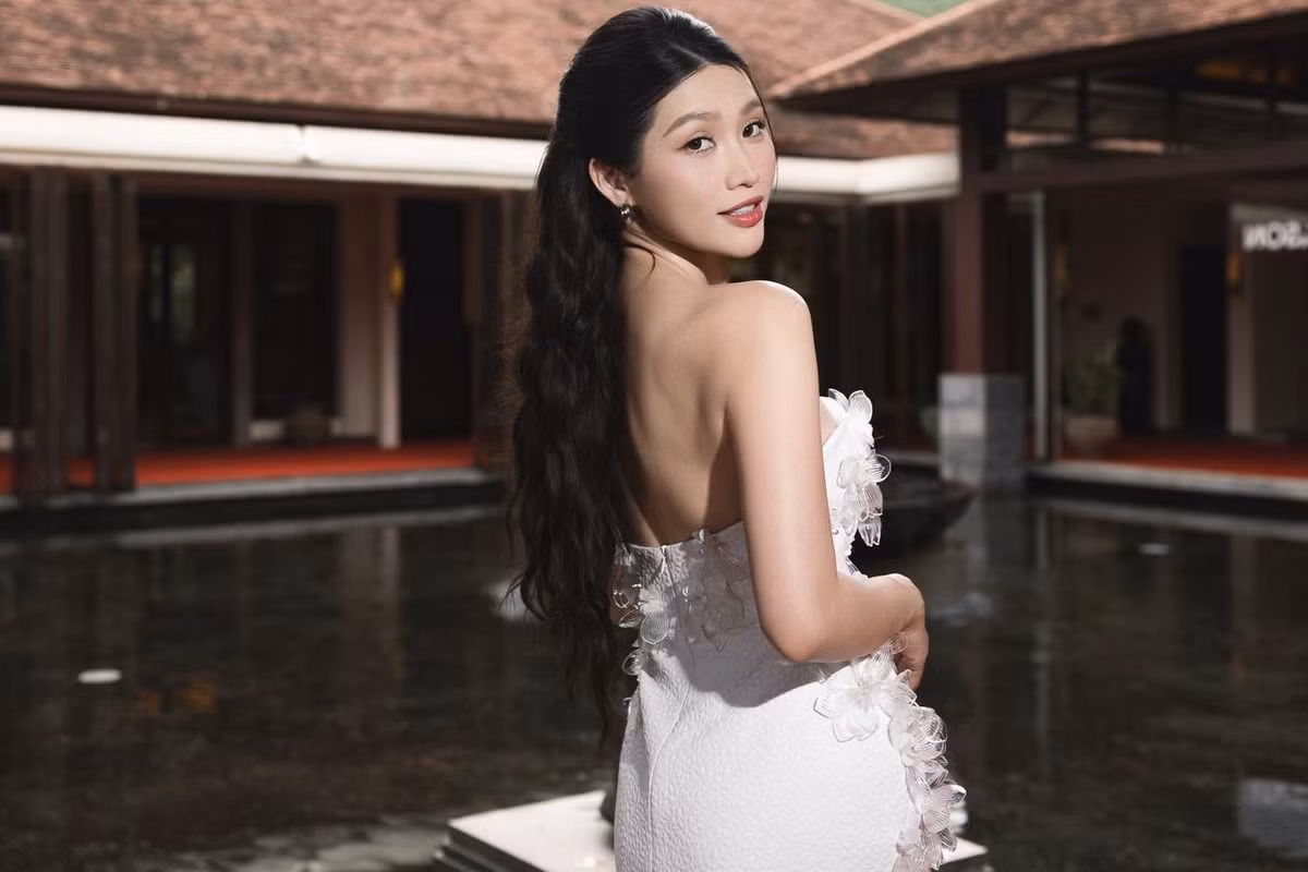 Chuyện tình của Quỳnh Châu và doanh nhân Phát Nguyễn cũng nhận được sự chú ý. Cặp đôi có gần 5 năm yêu nhau trước khi tổ chức hôn lễ vào tháng 10/2025. Sau khi về chung một nhà và đón con đầu lòng, người đẹp dường như càng viên mãn hơn trong cả cuộc sống riêng lẫn sự nghiệp. Ảnh: FB Chế Nguyễn Quỳnh Châu