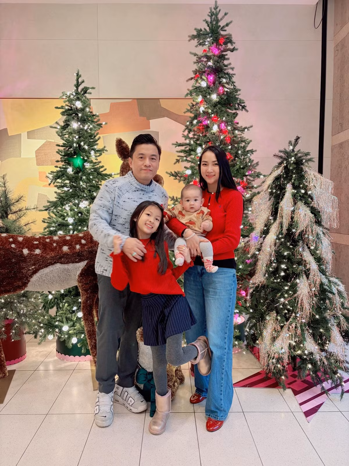 Từ khi kết hôn, Lam Trường và Yến Phương thường xuyên ghi lại những khoảnh khắc đời thường của gia đình.