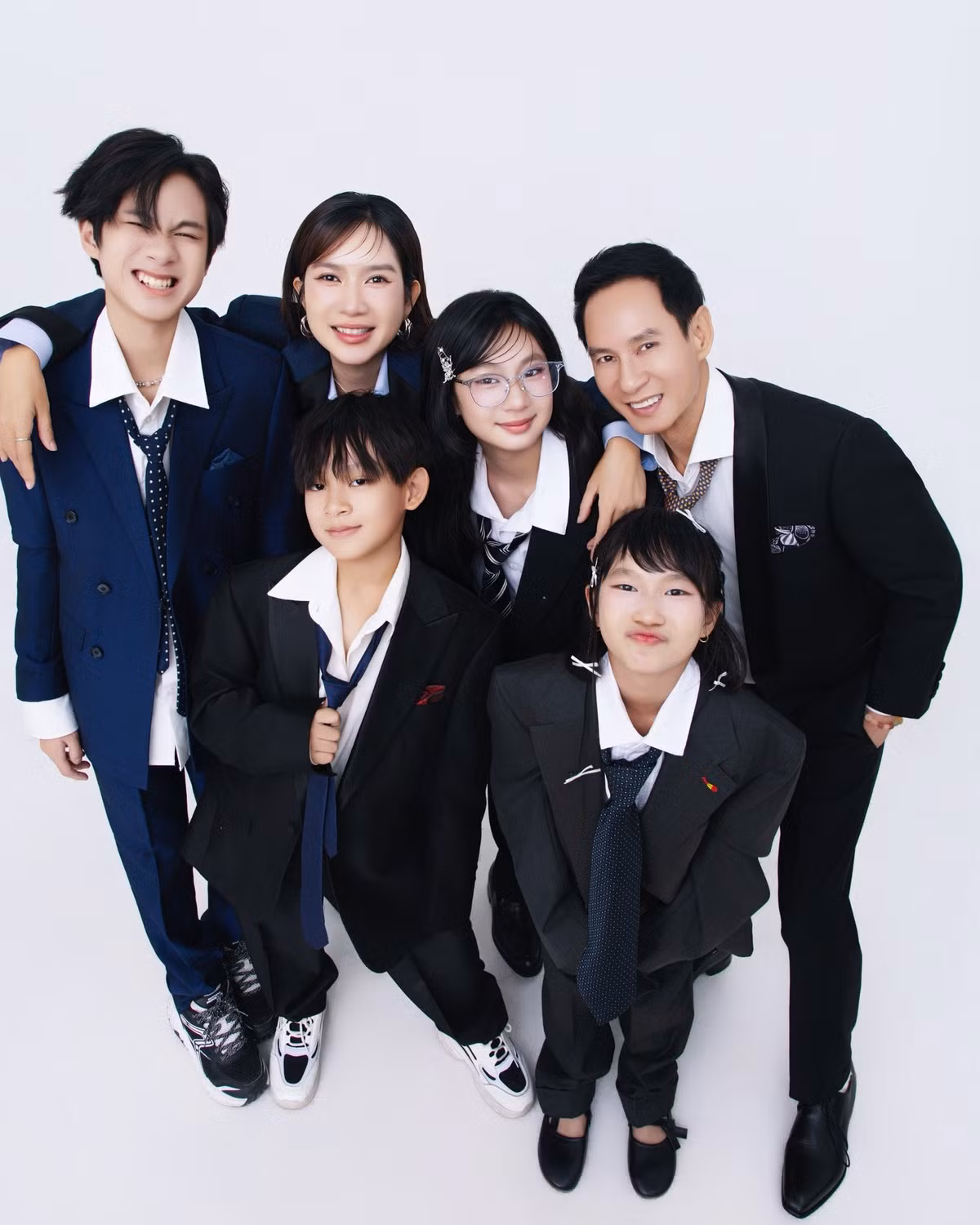 Gia đình Lý Hải - Minh Hà thực hiện bộ ảnh kỷ niệm dấu mốc 15 năm kết hôn. Ảnh: FB Ly Hai Minh Ha