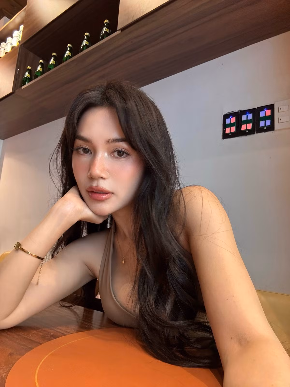 Thành quả của quá trình rèn luyện gian khổ được cô nàng thể hiện qua những bộ trang phục bó sát, tôn trọn đường cong cơ thể.