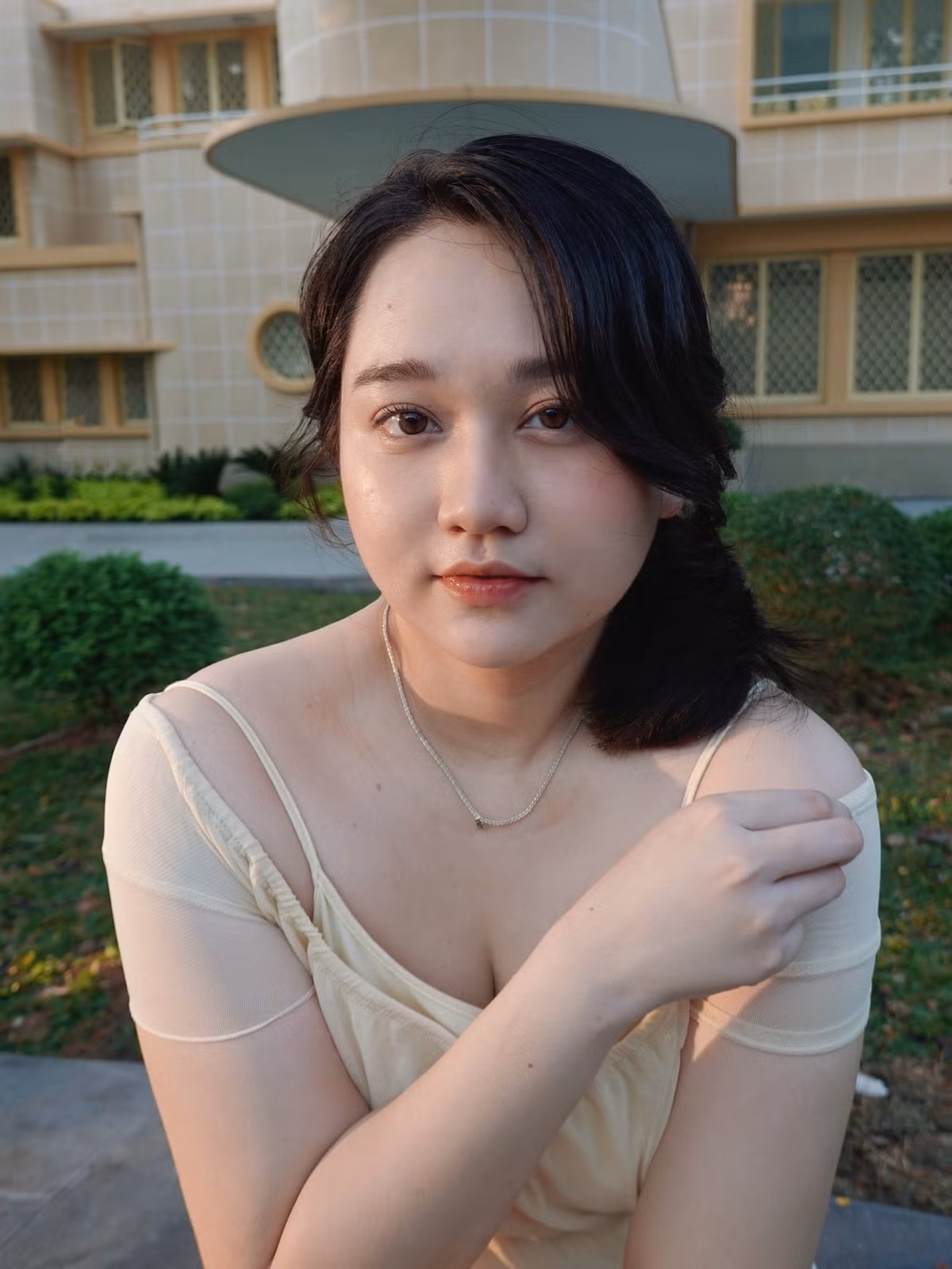 Dù chưa lấy lại được vóc dáng như thời kỳ đỉnh cao khi tham gia phim "Mắt biếc" nhưng khán giả phải công nhận về sự nỗ lực cải thiện ngoại hình của Trúc Anh.