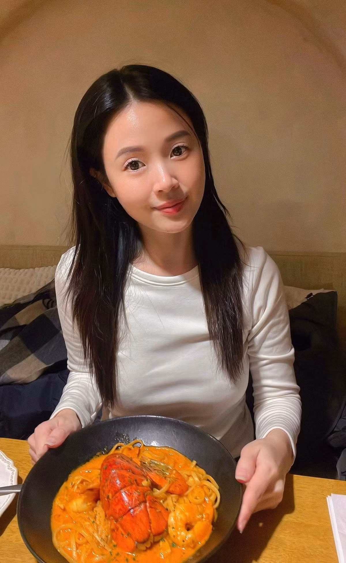 Nữ diễn viên duy trì hoạt động nghệ thuật, đi sự kiện và giảng dạy tại trường đại học.