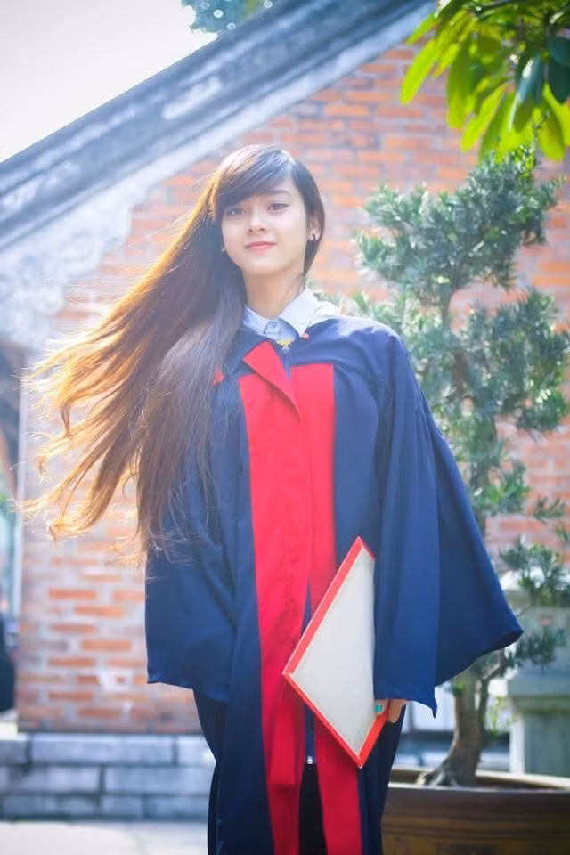 Diễn viên Quỳnh Lương chia sẻ khoảnh khắc quá khứ hiếm hoi thời lớp 12. Ảnh: FB Lương Quỳnh