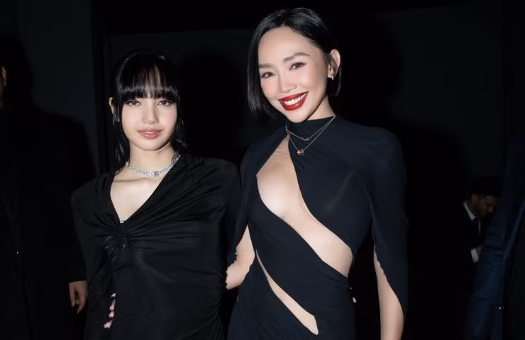 Nữ ca sĩ nhiều lần khiến dân tình xuýt xoa khi chung khung hình cùng loạt sao ngoại. Tóc Tiên từng được nhận xét sắc vóc lẫn thần thái lấn lướt Lisa Blackpink khi chung hình.