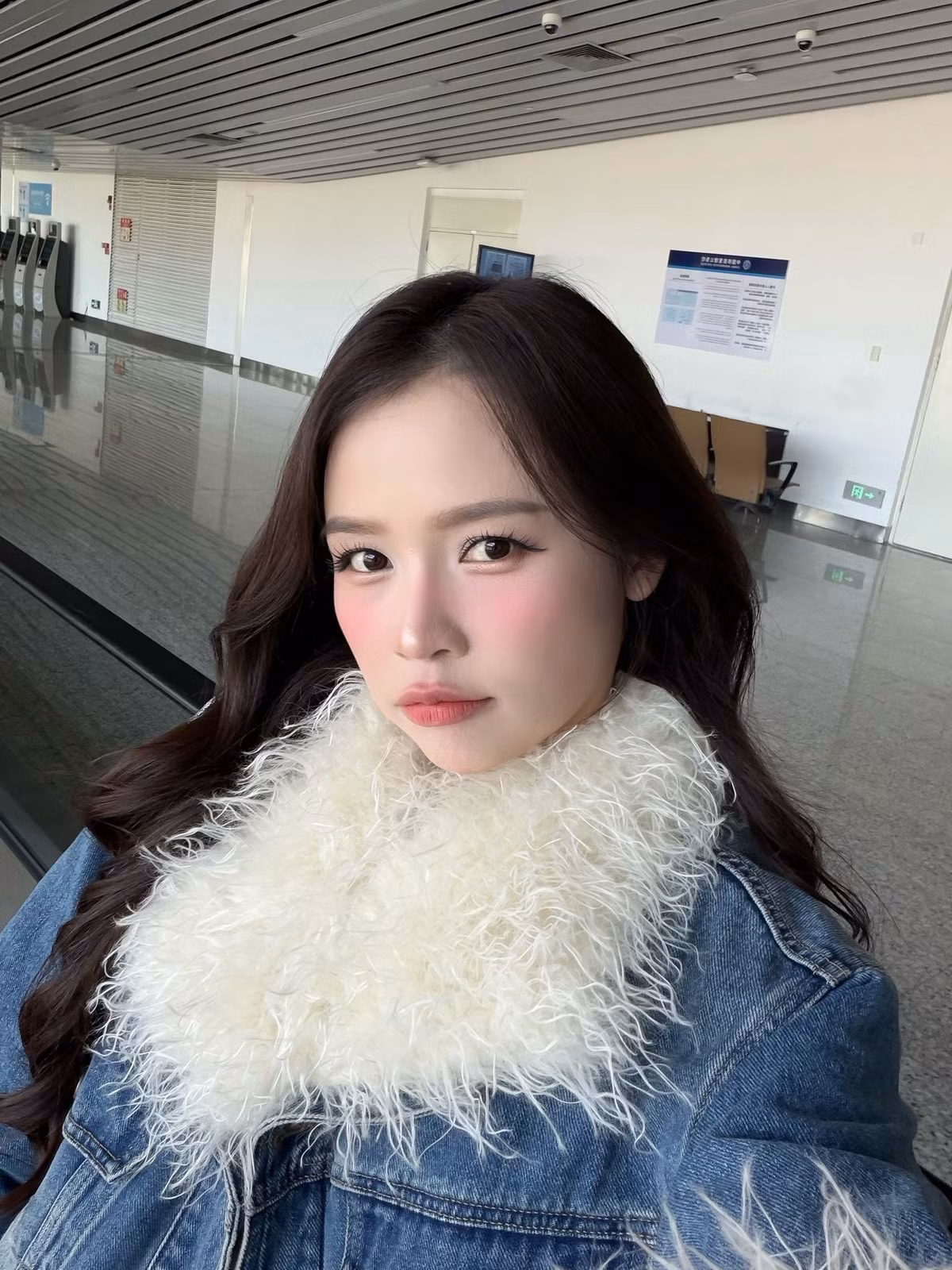 Dù đã là mẹ của cặp song sinh đáng yêu và đang ở ngưỡng U40, Sam vẫn được nhận xét trông như một “teen girl” chính hiệu.