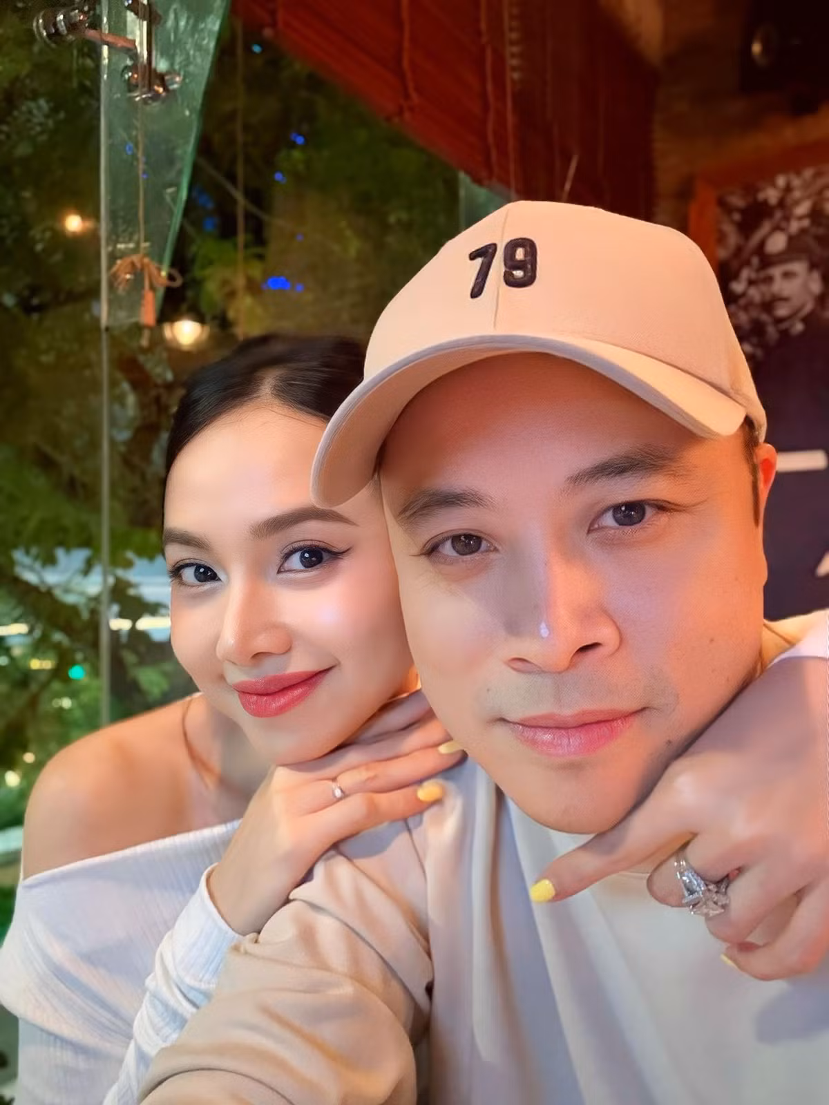 Tin tức sao Việt 23/8: Vợ chồng Đinh Ngọc Diệp – Victor Vũ “trốn” hai con nhỏ, tận hưởng khoảnh khắc ngọt ngào riêng tư. Ảnh: FB Dinh Ngoc Diep