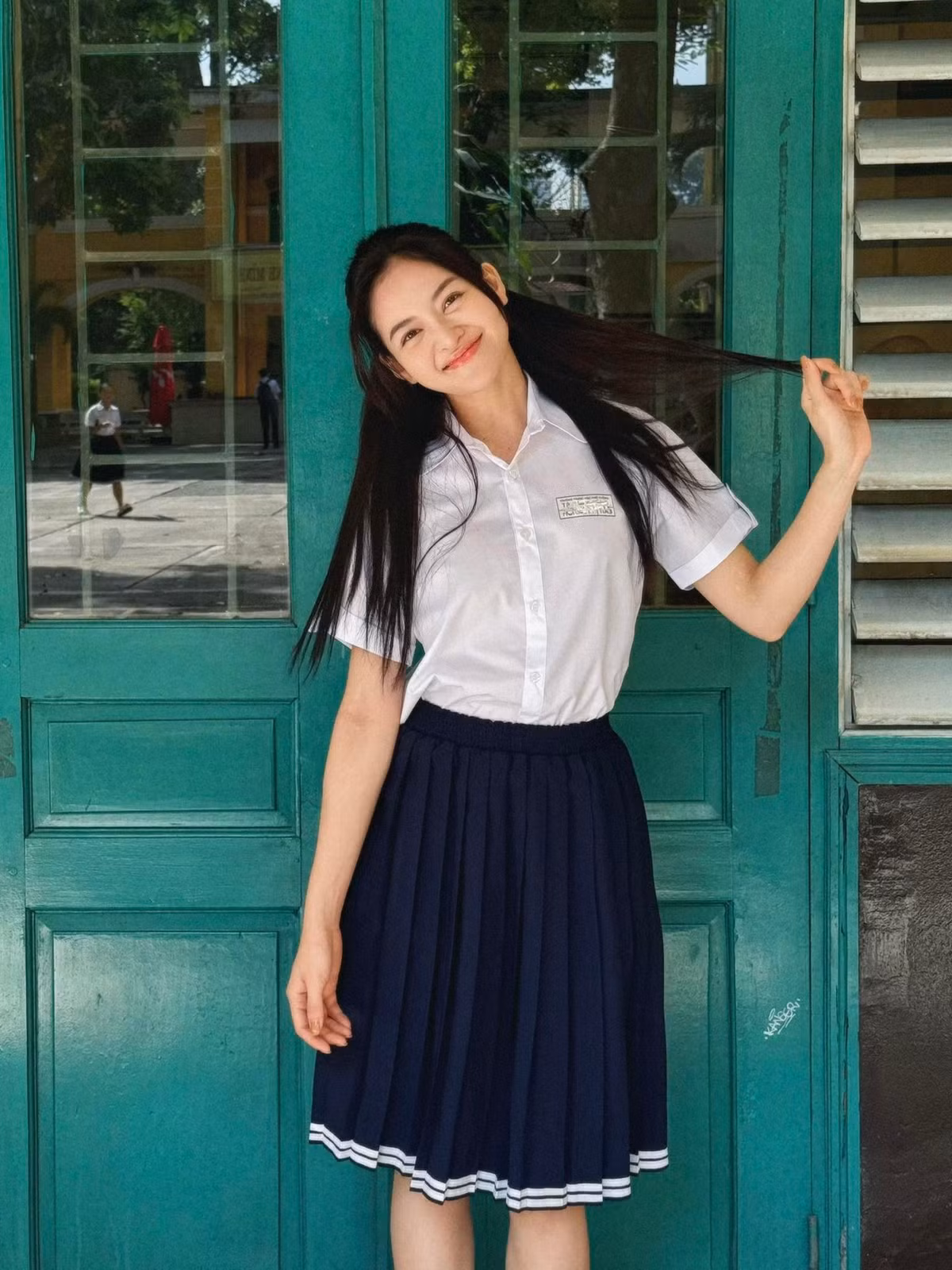 Nữ diễn viên Thùy Anh khoe vẻ trẻ trung với outfit chuẩn phong cách nữ sinh. Ảnh: FB THÙY ANH