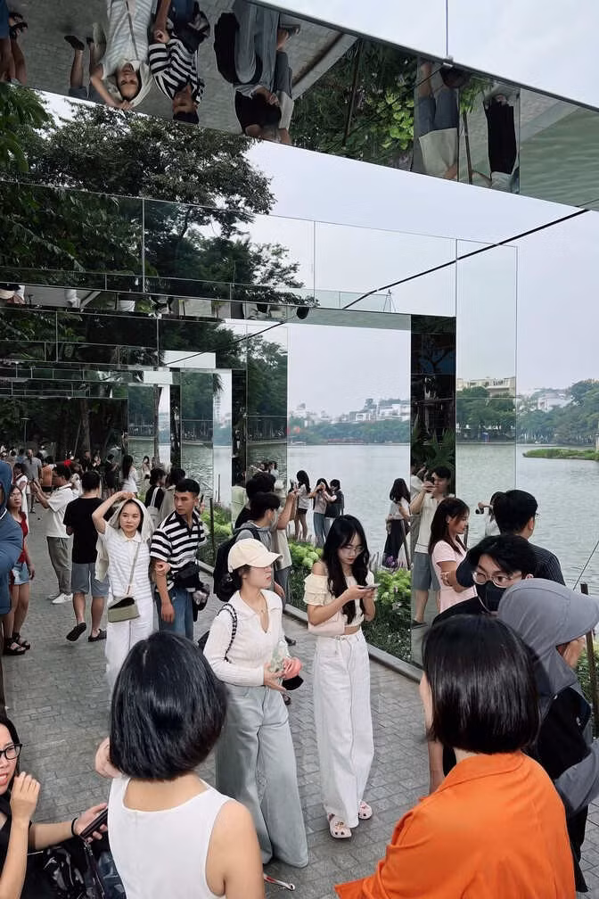 Công trình được thực hiện nhân dịp 72 năm Ngày Giải phóng Thủ đô 10/10, mở trưng bày từ ngày 8/10 đến hết 2/12/2026.