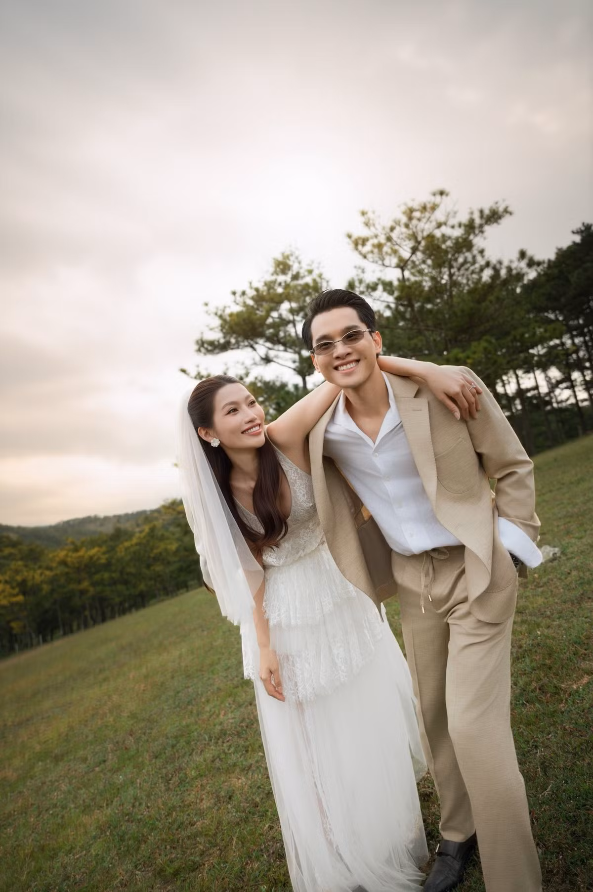 Chế Nguyễn Quỳnh Châu "xả" ảnh cưới đẹp như phim. Ảnh: FB Chế Nguyễn Quỳnh Châu