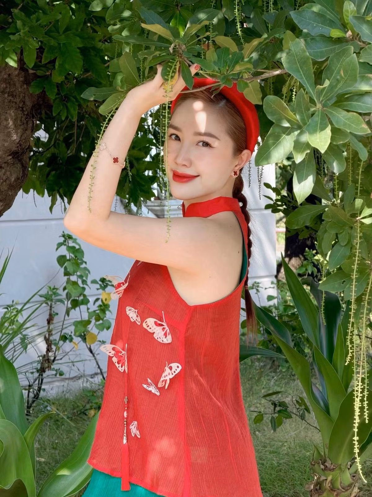 Những hình ảnh được chia sẻ trên trang cá nhân cho thấy Bảo Thy sở hữu vóc dáng thon gọn, làn da mịn màng cùng thần thái tự tin. Mỗi lần xuất hiện, cô đều nhanh chóng nhận về “cơn mưa” lời khen từ người hâm mộ.