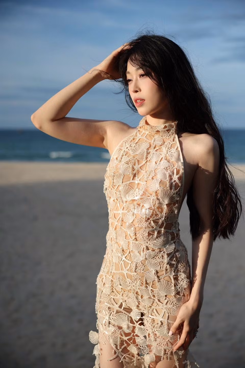 Kể từ khi kết hôn, Phương Nga được nhận xét ngày càng thăng hạng về nhan sắc. Người đẹp sinh năm 1998 thường xuyên xuất hiện với diện mạo trẻ trung, rạng rỡ và ngày càng cuốn hút. Ảnh: FB Bùi Phương Nga