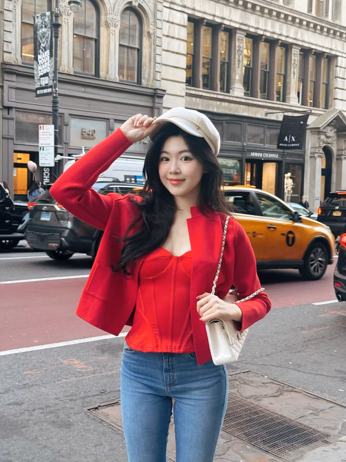 Không chạy theo phong cách quá táo bạo, Lọ Lem ưu tiên hình ảnh nữ tính, thanh lịch và kín đáo. Cách lựa chọn trang phục giúp cô tạo dấu ấn riêng, phù hợp với hình ảnh một cô gái trẻ hiện đại. Ảnh: FB Mai Thảo Linh