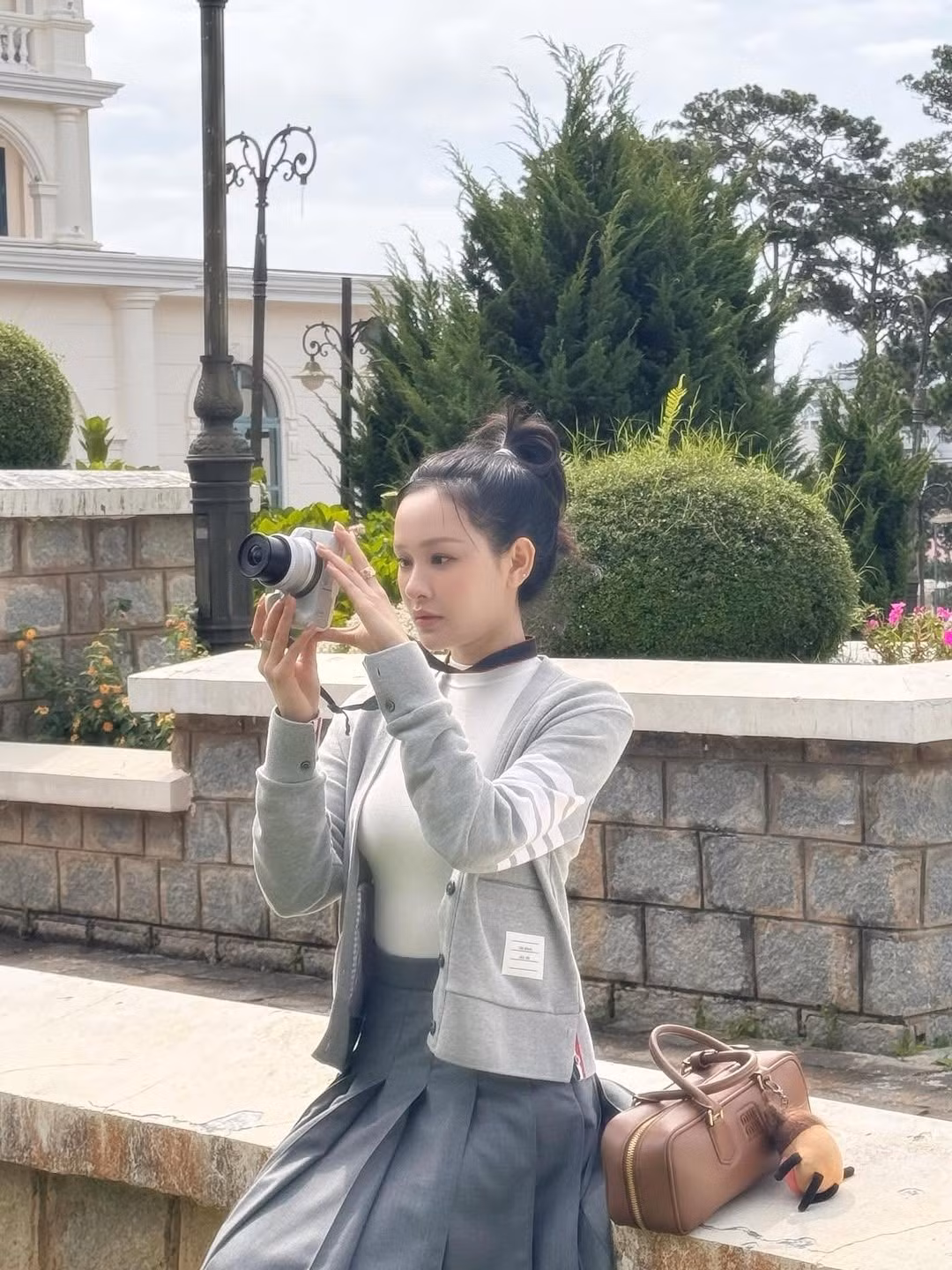 Hiền Hồ viết: "Lên Đà Lạt là không cần phải đi đâu nhiều, cứ đi ra đi vô...". Ảnh: FB Hiền Hồ