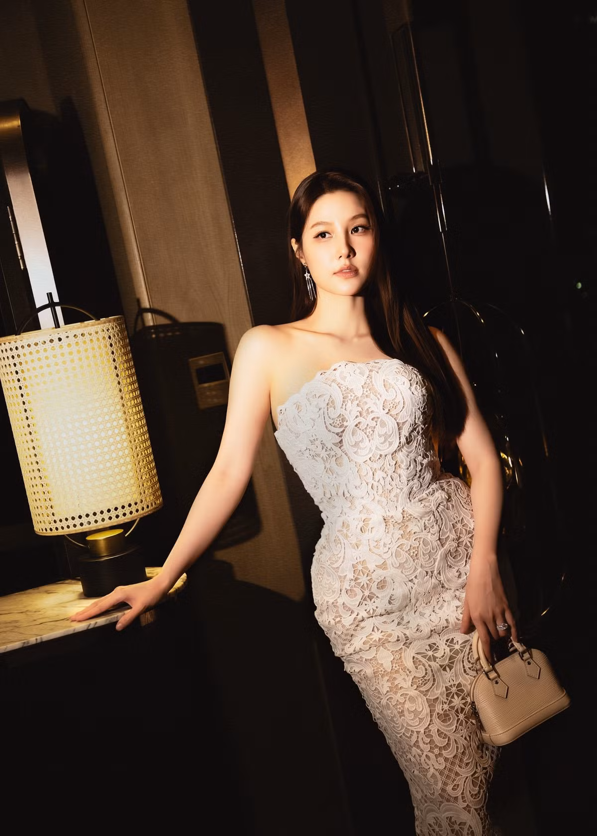 Dù là con dâu trong một gia đình kinh doanh giàu có, Diễm My khẳng định mình không sống dựa vào chồng.