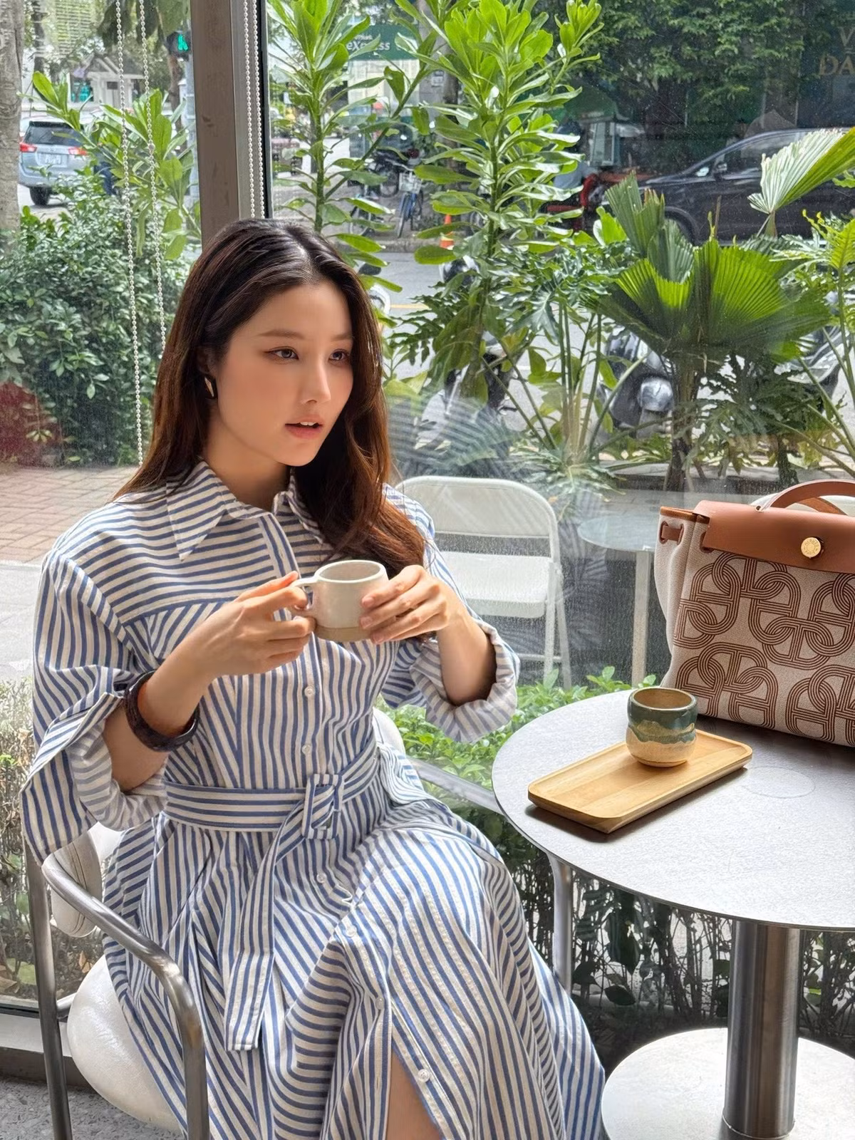 Diễm My sinh năm 1990 tại TP.HCM. Cô đóng phim từ khi 5 tuổi và theo đuổi diễn xuất chuyên nghiệp sau khi vào đại học. Cô ghi dấu ấn trong lòng khán giả qua các bộ phim Mùa hè sôi động, Gái già lắm chiêu, 1990, Tình yêu và thù hận, Giấc mơ của mẹ...