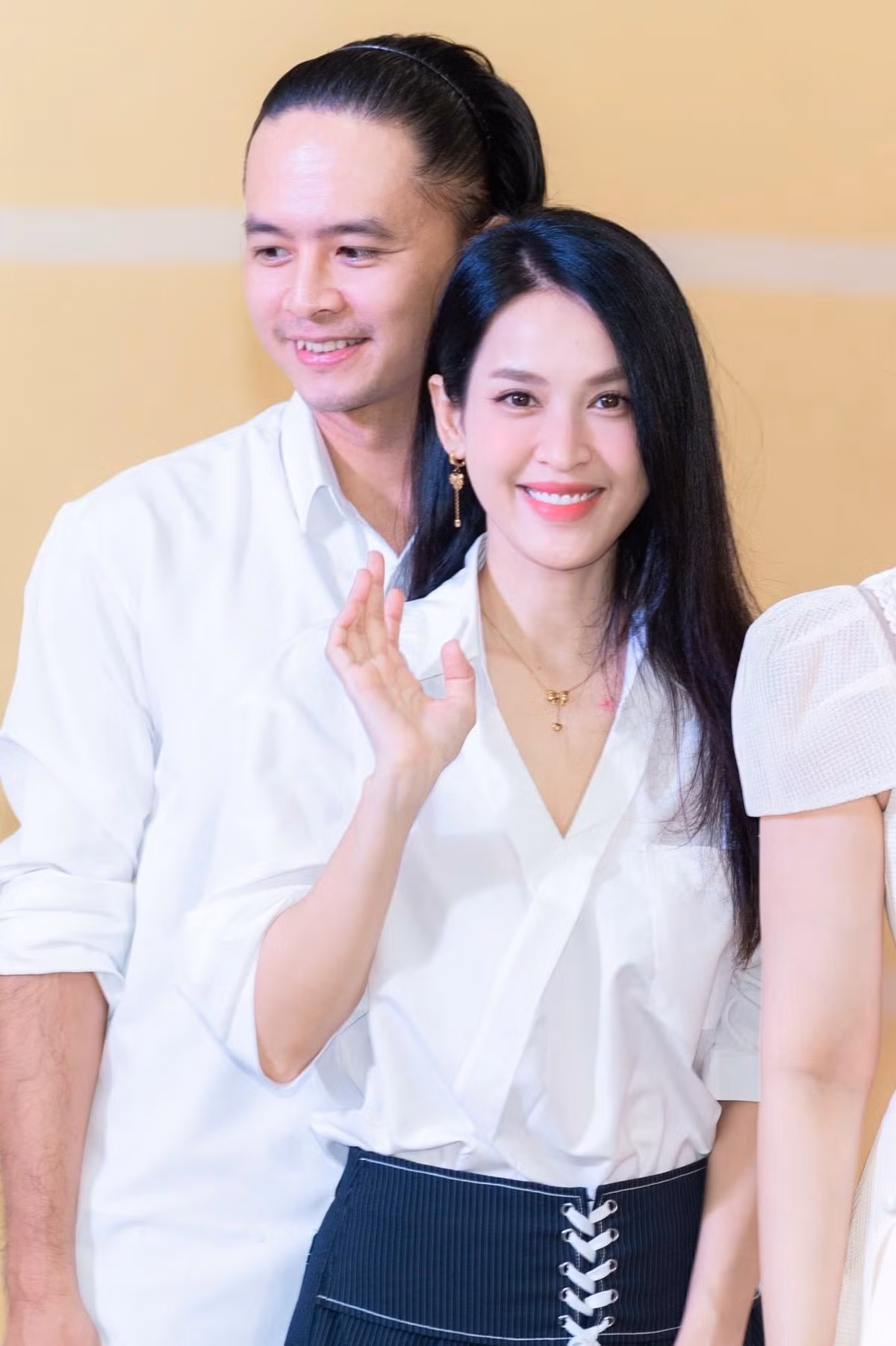 Làn da của Tú Vi căng bóng, mịn màng, gần như không có dấu hiệu lão hóa.