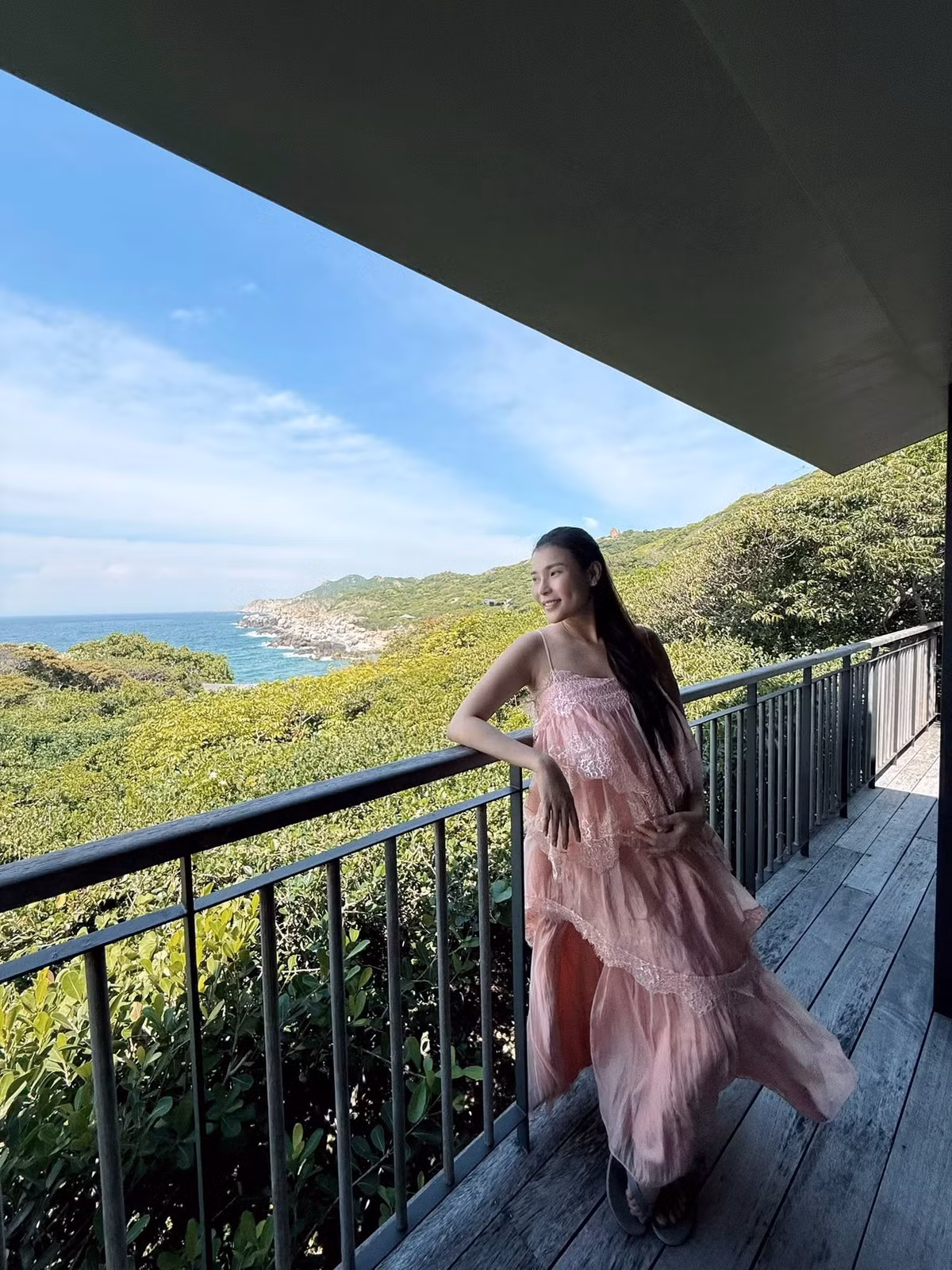 Hai năm sau ngày cưới, cặp đôi chào đón con đầu lòng. Sau nhiều năm vun đắp tổ ấm, việc chuẩn bị đón em bé thứ hai được xem là một dấu mốc đặc biệt, mang đến thêm niềm vui và sự háo hức cho gia đình nữ diễn viên.