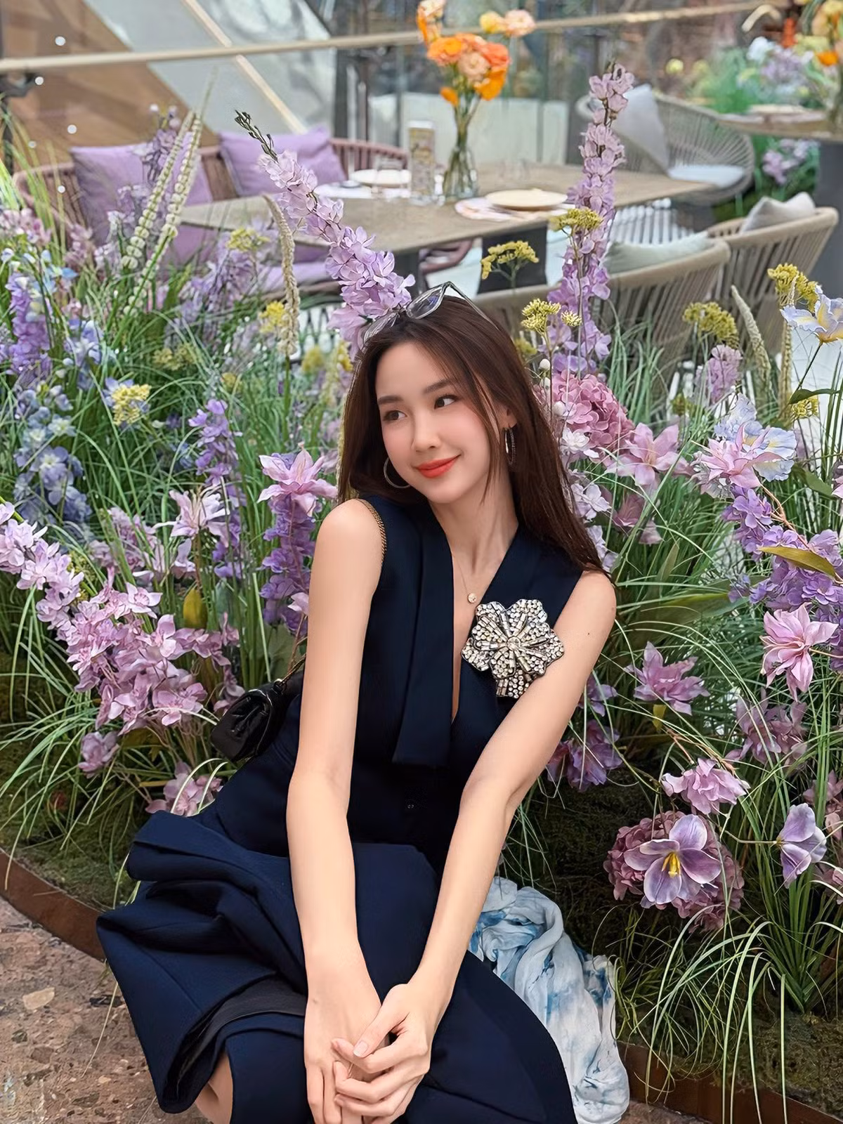 Không cần trang phục cầu kỳ hay tạo dáng quá nhiều, Lê Nguyễn Bảo Ngọc vẫn chứng minh đẳng cấp nhan sắc “không góc chết”.