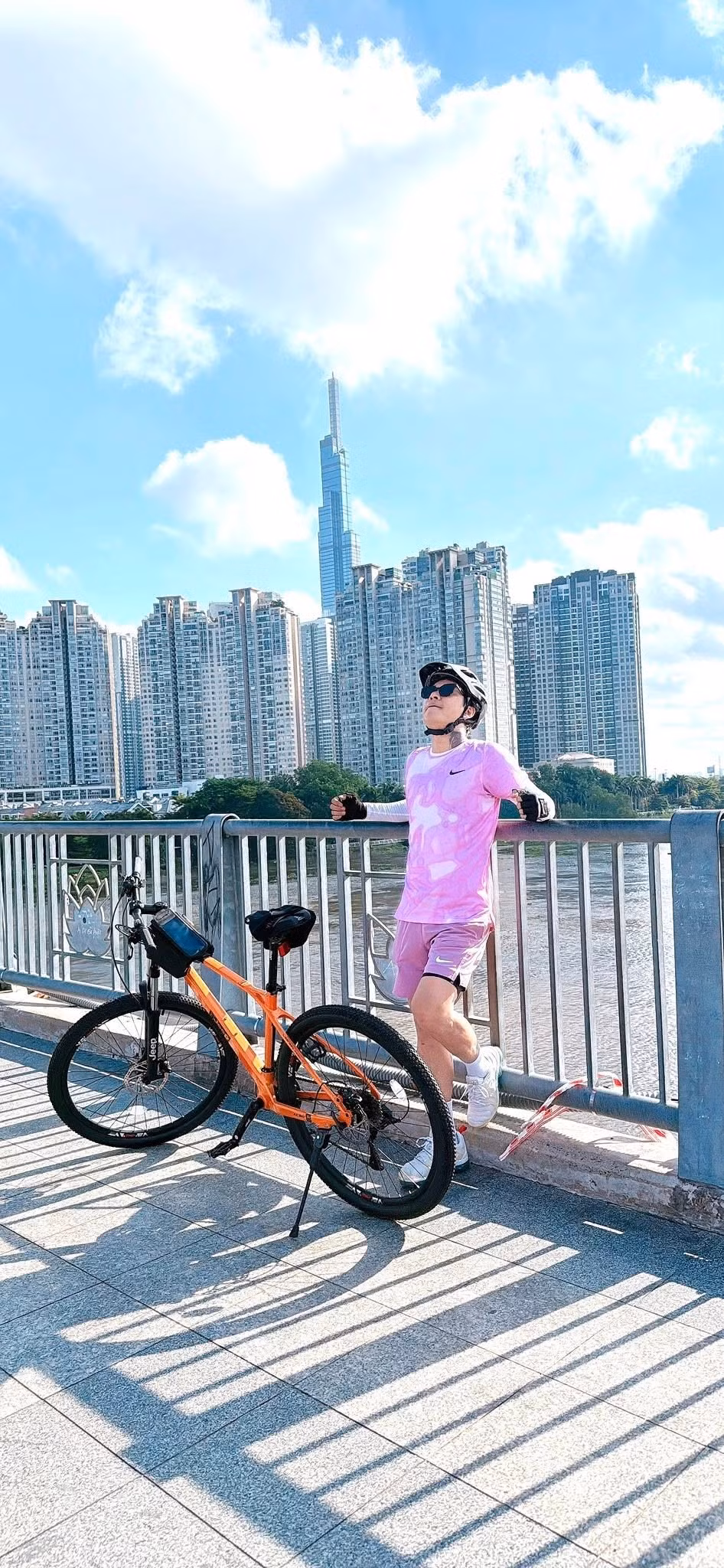 Tuấn Hưng chăm chỉ đạp xe. Ảnh: FB Tuan Hung Nguyen