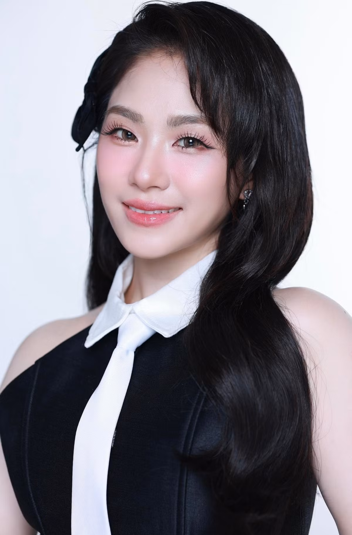 Cô được nhiều người khen là cựu thành viên sở hữu diện mạo trẻ nhất của nhóm.