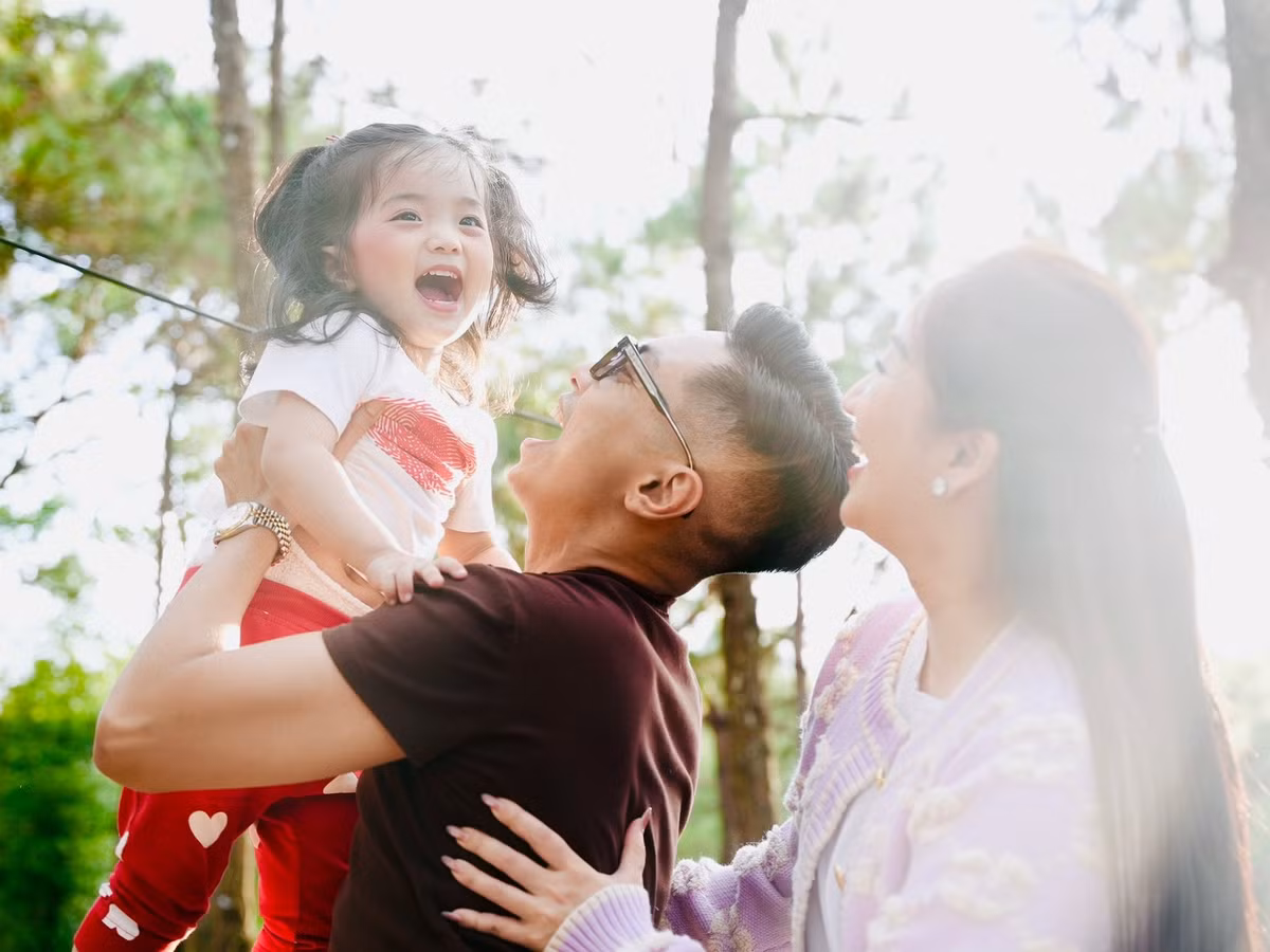 Mới hơn 2 tuổi, Lisa đã trở thành một “hot kid” của làng giải trí Việt.