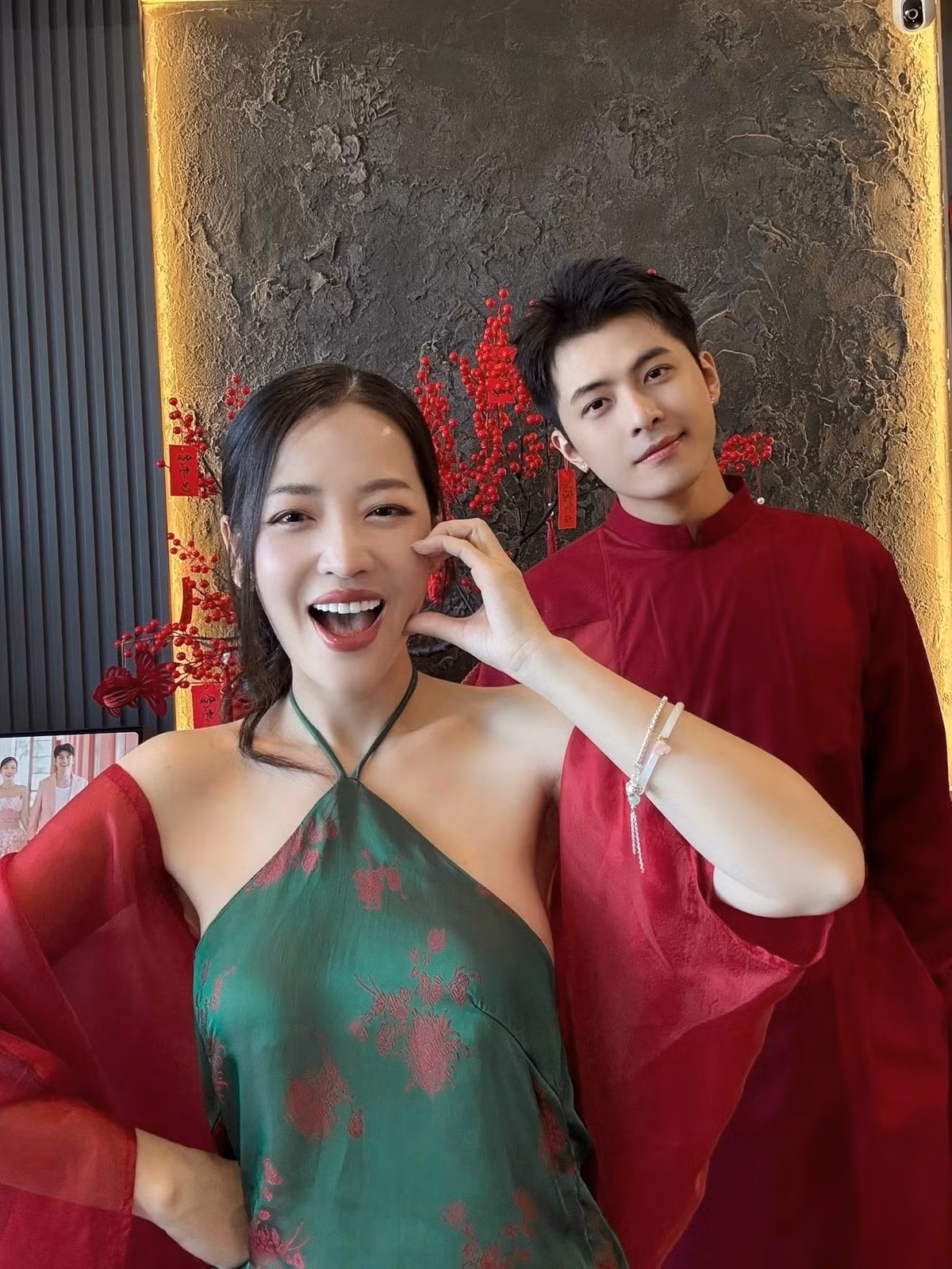 Puka và Gin Tuấn Kiệt có nhiều năm yêu nhau kín tiếng. Hai nghệ sĩ thường xuyên vướng tin hẹn hò nhưng giữ im lặng, không xác nhận.