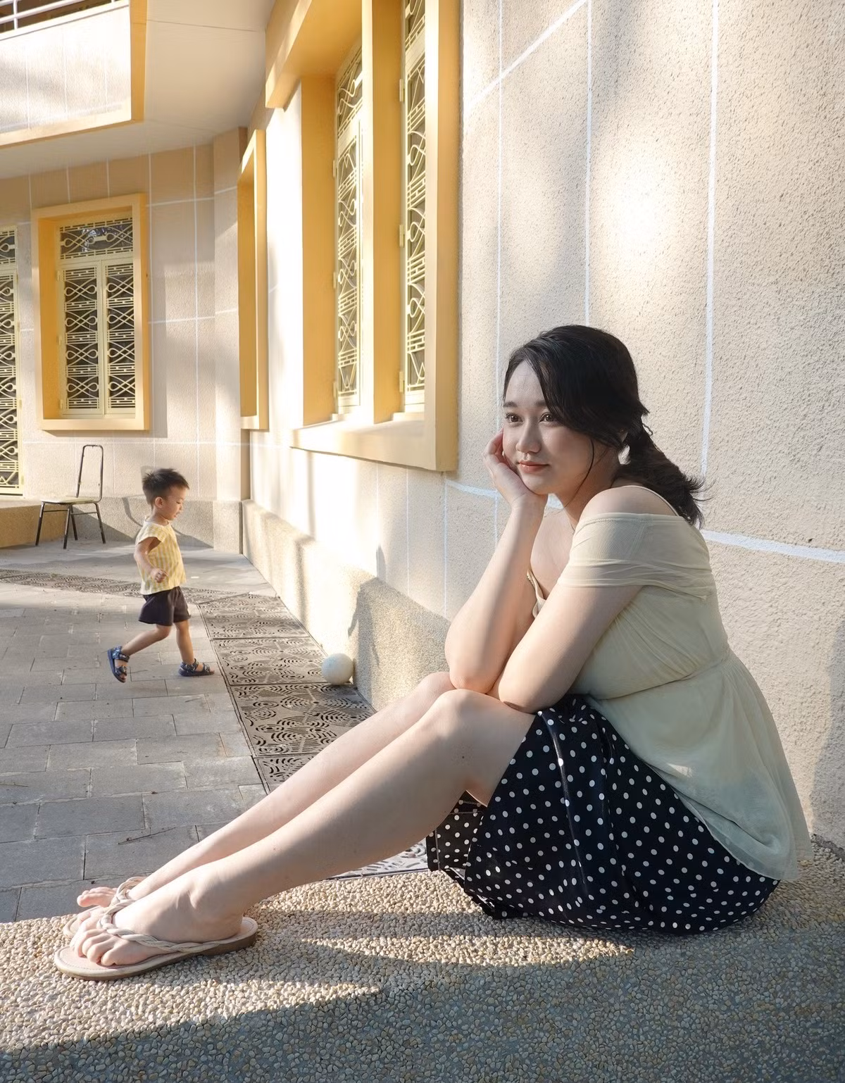 Tổng thể diện mạo của Trúc Anh mang lại cảm giác xinh xắn, nhiều người nhớ đến hình ảnh “nàng thơ” từng ghi dấu ấn trong lòng khán giả qua Mắt biếc.