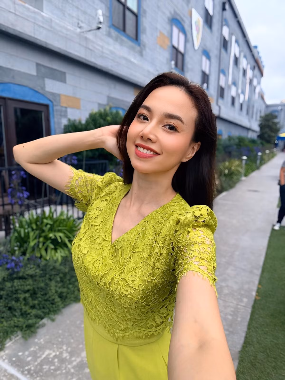Nhiều người cho rằng, có lẽ cuộc sống hôn nhân viên mãn bên Victor Vũ và sự chăm sóc bản thân kỹ lưỡng đã giúp Đinh Ngọc Diệp duy trì được vẻ đẹp vượt thời gian này.