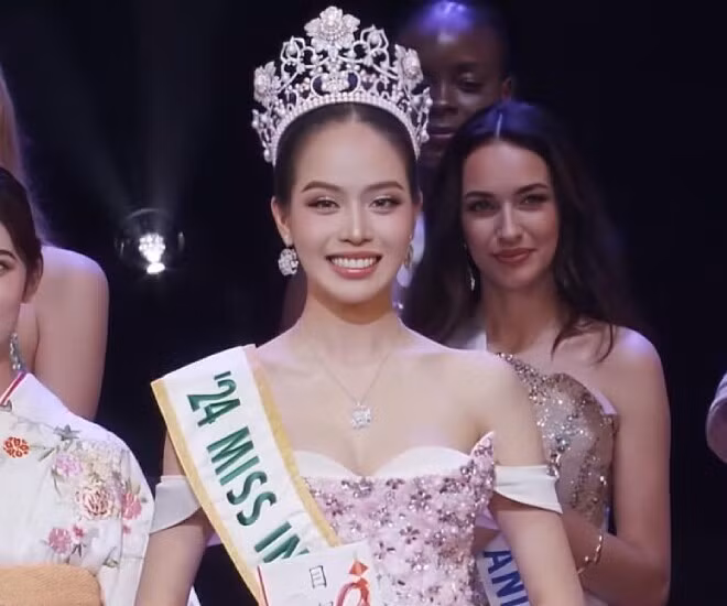 Sau khi mang về vinh quang cho nhan sắc Việt với vương miện Hoa hậu Quốc tế 2024 (Miss International), Huỳnh Thị Thanh Thủy không chỉ chứng minh được tài năng, bản lĩnh trên đấu trường quốc tế mà còn có sự thay đổi ngoạn mục về ngoại hình.