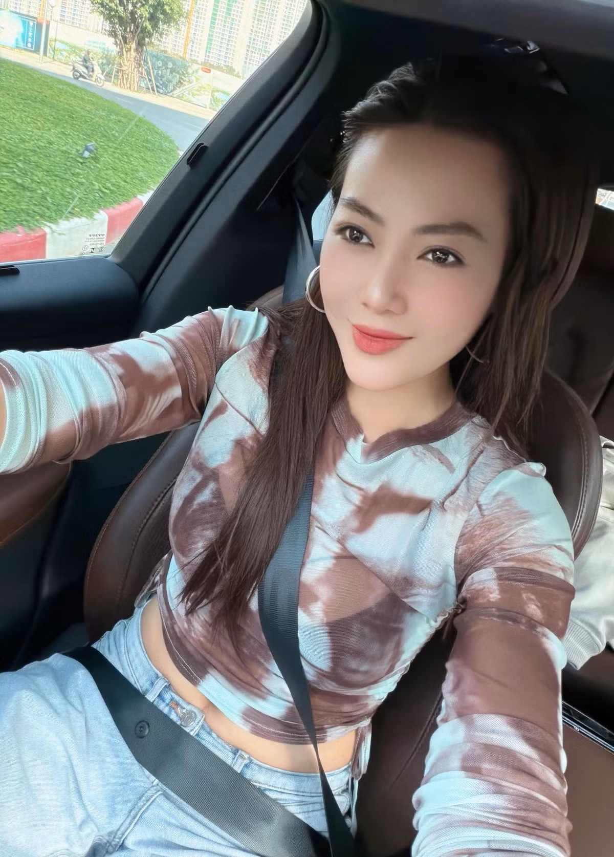 Bước chân vào showbiz sớm, Thanh Hương lập gia đình khi mới ngoài 20 tuổi. Chồng cũ của nữ diễn viên là mối tình đầu, hơn cô 10 tuổi, hoạt động trong lĩnh vực kinh doanh. Cả hai có hai cô con gái sau nhiều năm kết hôn.