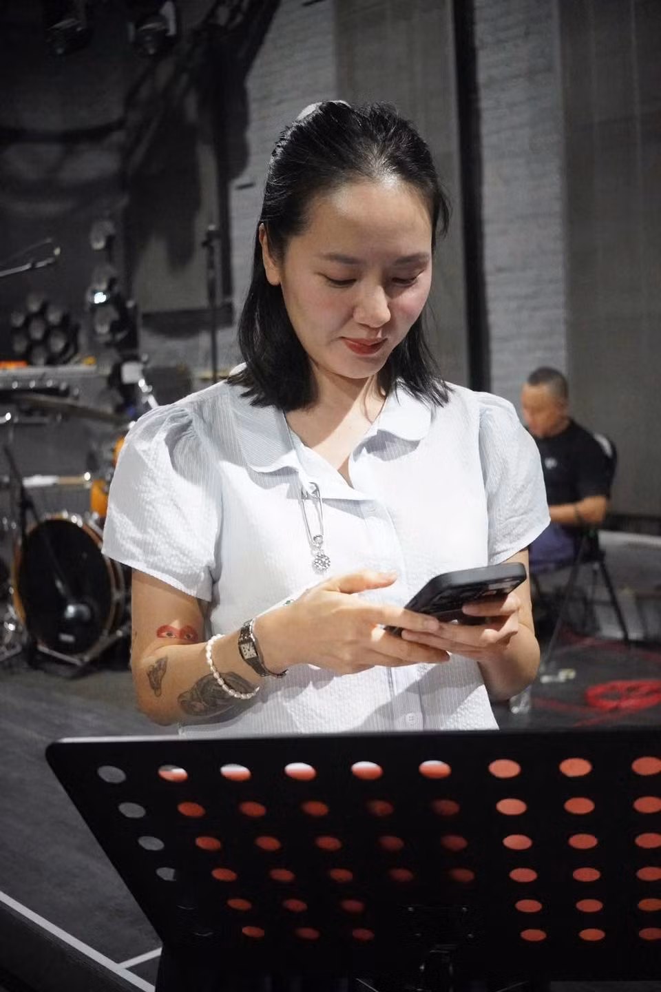 Khác với nhiều nghệ sĩ cùng thời, Phương Linh chọn cách sống kín đáo, hạn chế xuất hiện trước truyền thông và gần như không chia sẻ về chuyện đời tư. Ảnh: FB Tran Phuong Linh