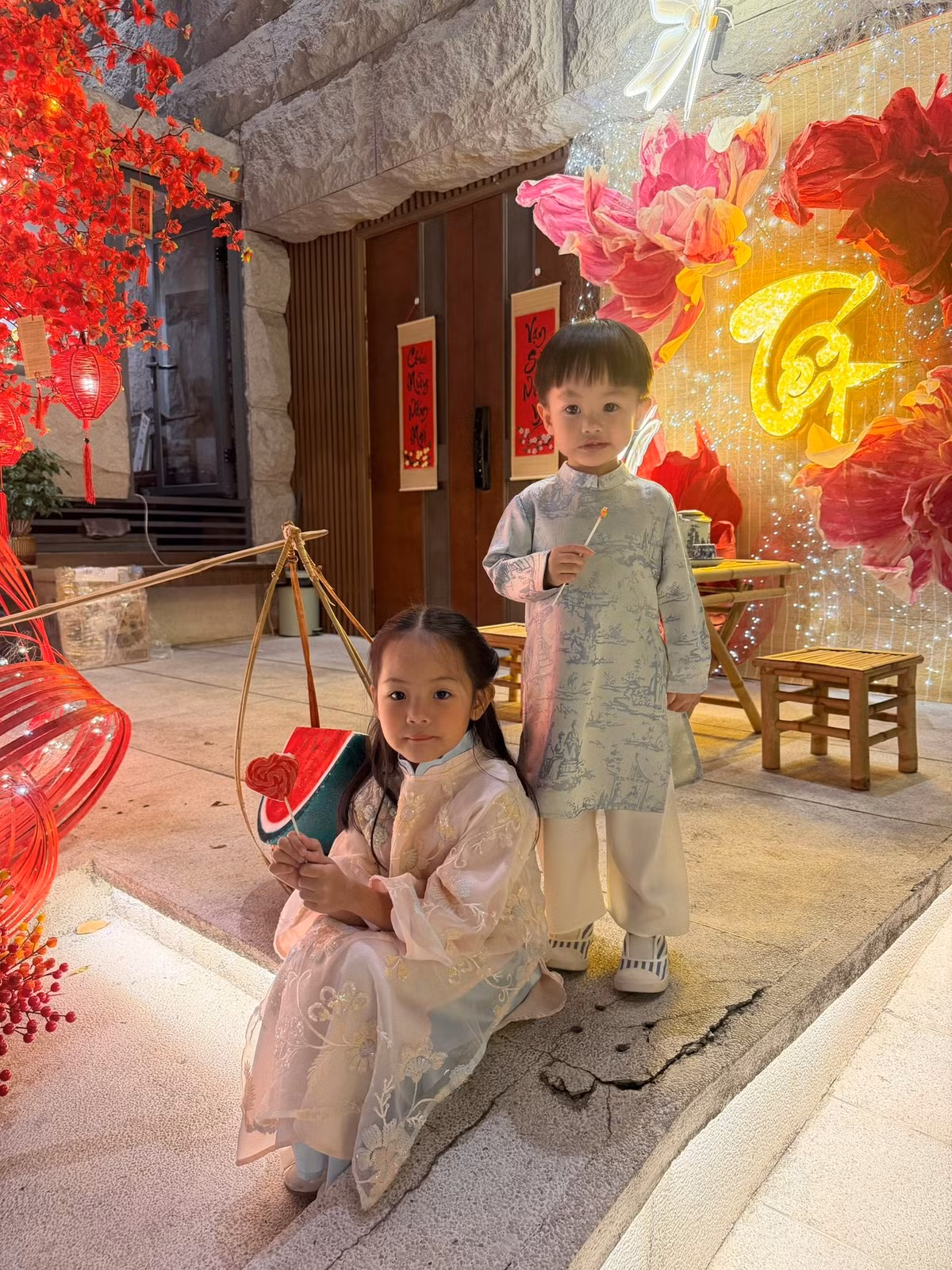 Từ ngày kết hôn, Đàm Thu Trang không hoạt động nghệ thuật, dành toàn tâm toàn ý chăm sóc gia đình.